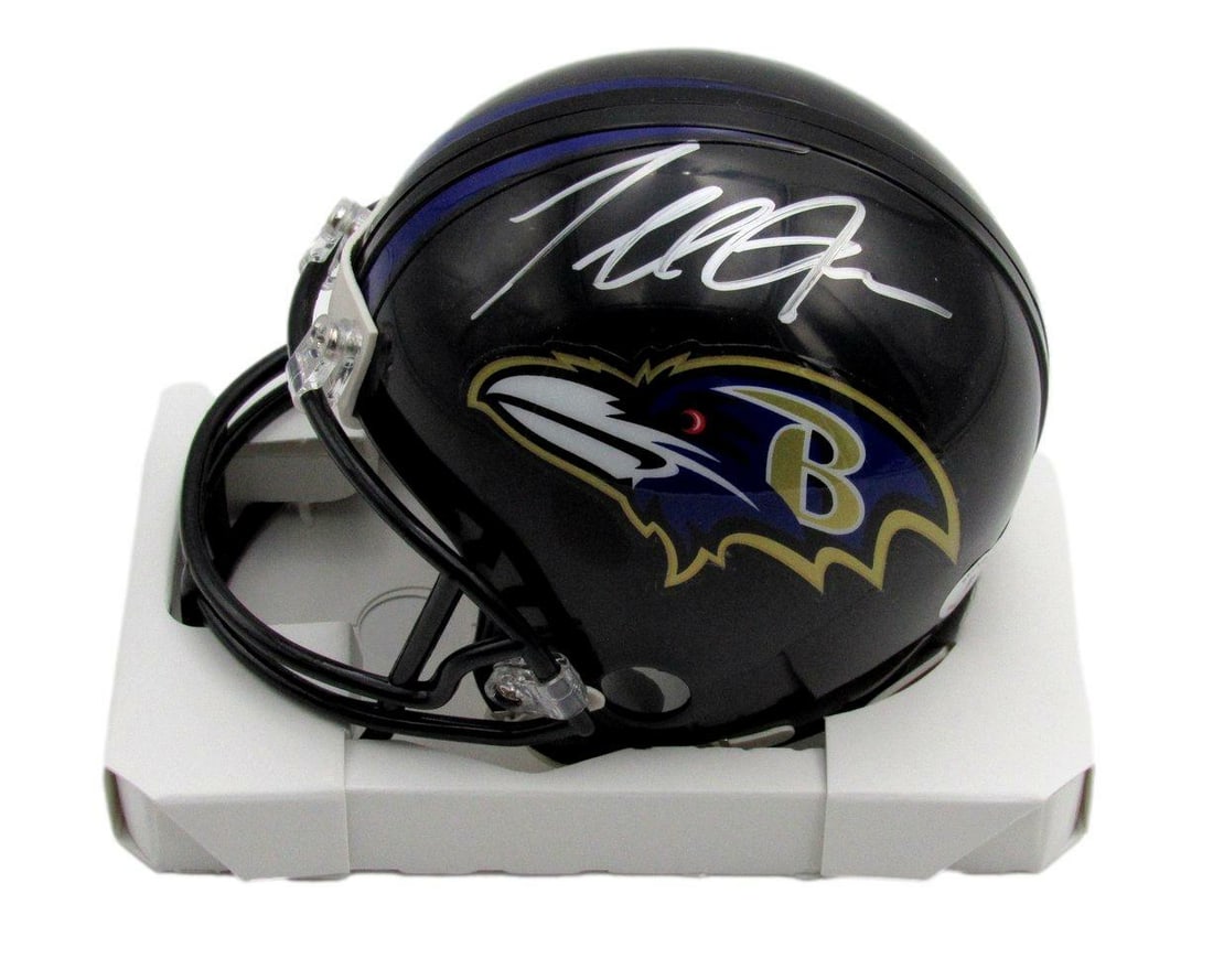 Beckett Autographed Ravens Football Helmet Mini Speed Terrell Suggs: Beckett Autographed Ravens Football Helmet Mini Speed Terrell Suggs Bears the signature of Terrell Suggs, a legendary linebacker for the Baltimore Ravens. This mini football helmet features an authent