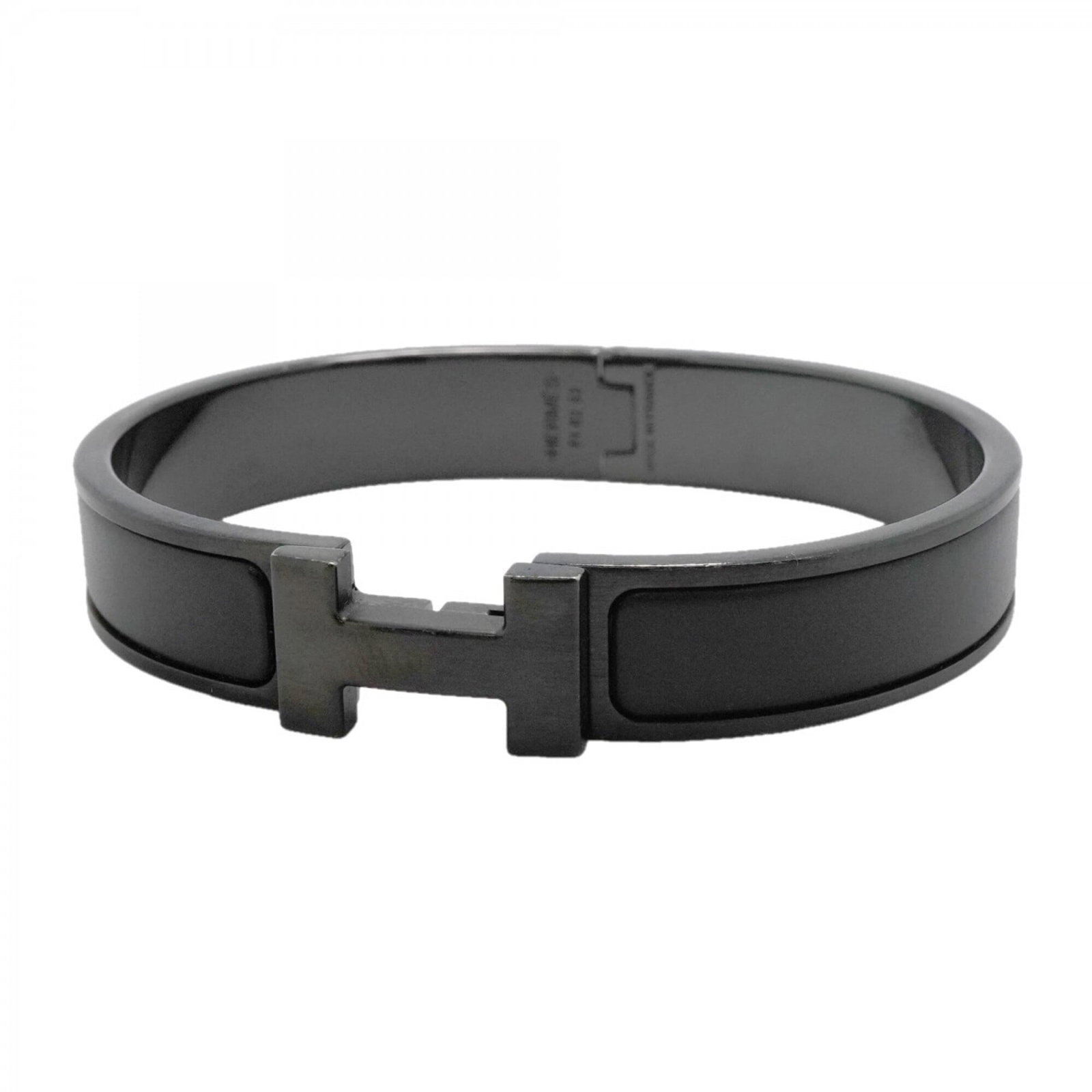 Metal Bangle Hermes: Metal Bangle Hermes Metal Bangle by Hermes, featuring a sleek black design with a length of 18cm. This metal bangle showcases the brand's signature style and attention to detail. The simple yet sophis