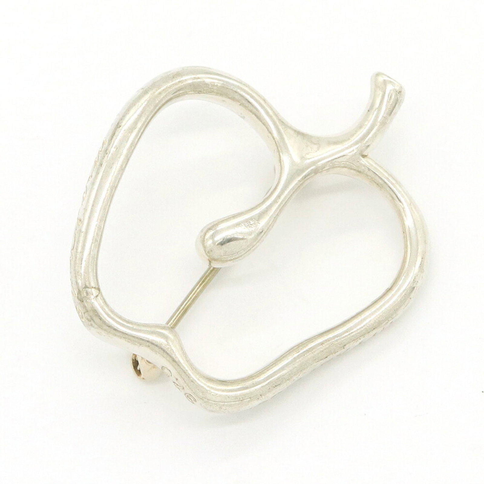 Sterling Silver Brooch Tiffany: Sterling Silver Brooch Tiffany Sterling silver brooch with intricate design, bearing a signature. Made from high-quality sterling silver (925), this elegant piece measures 2.7cm x 3cm and features a c