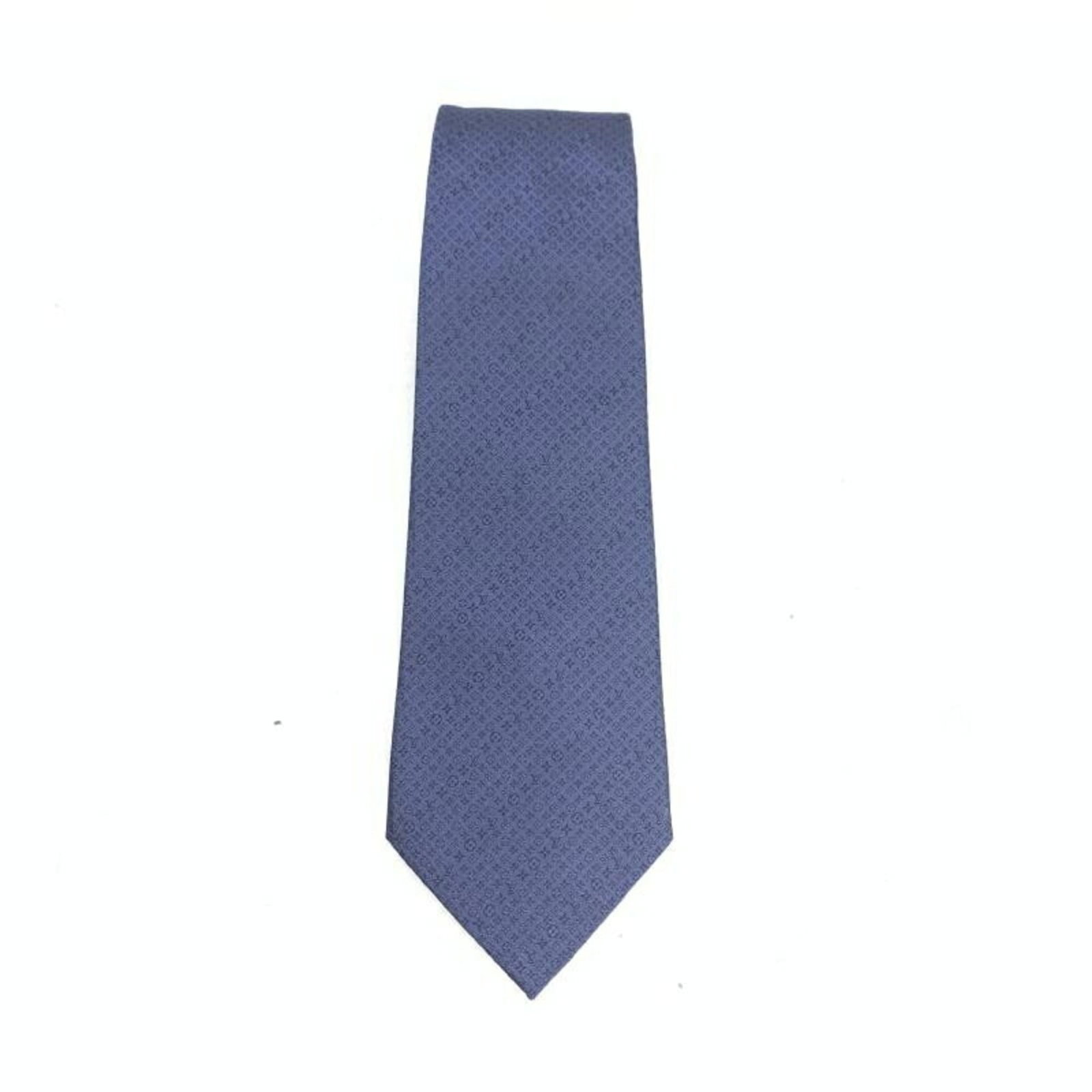 Monogram Cravat Louis Vuitton: Monogram Cravat Louis Vuitton Item Specifics: Brand: Louis Vuitton Type: Cravat Gender: Men Color: Blue Material: Monogram Total Length: 50cm / 19.68'' Width: 8cm / 3.14'' Product Disclaimer: Measur