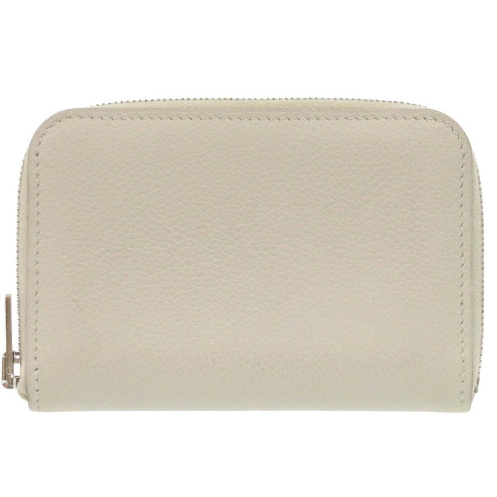 Card wallet leather evergrain Hermes: Card wallet leather evergrain Hermes Evergrain leather from France, the iconic Hermes card wallet boasts subtle gray tones and sleek dimensions. Measuring 7.5cm x 11cm x 1.5cm, it's a compact yet eleg
