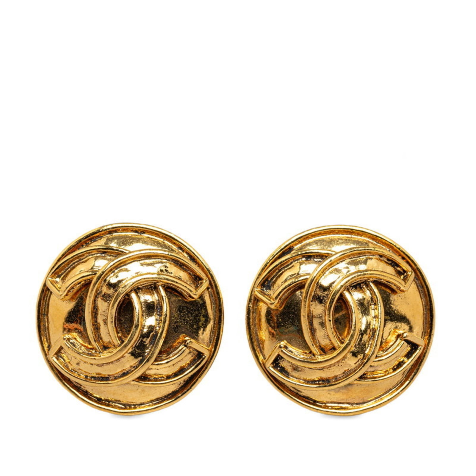 Clip earrings in gold plating by Chanel: Clip earrings in gold plating by Chanel Clip earrings in gold plating by Chanel, featuring a signature and measuring 23.00mm x 23.30mm. The item comes in a box, adding to its presentation. A stylish
