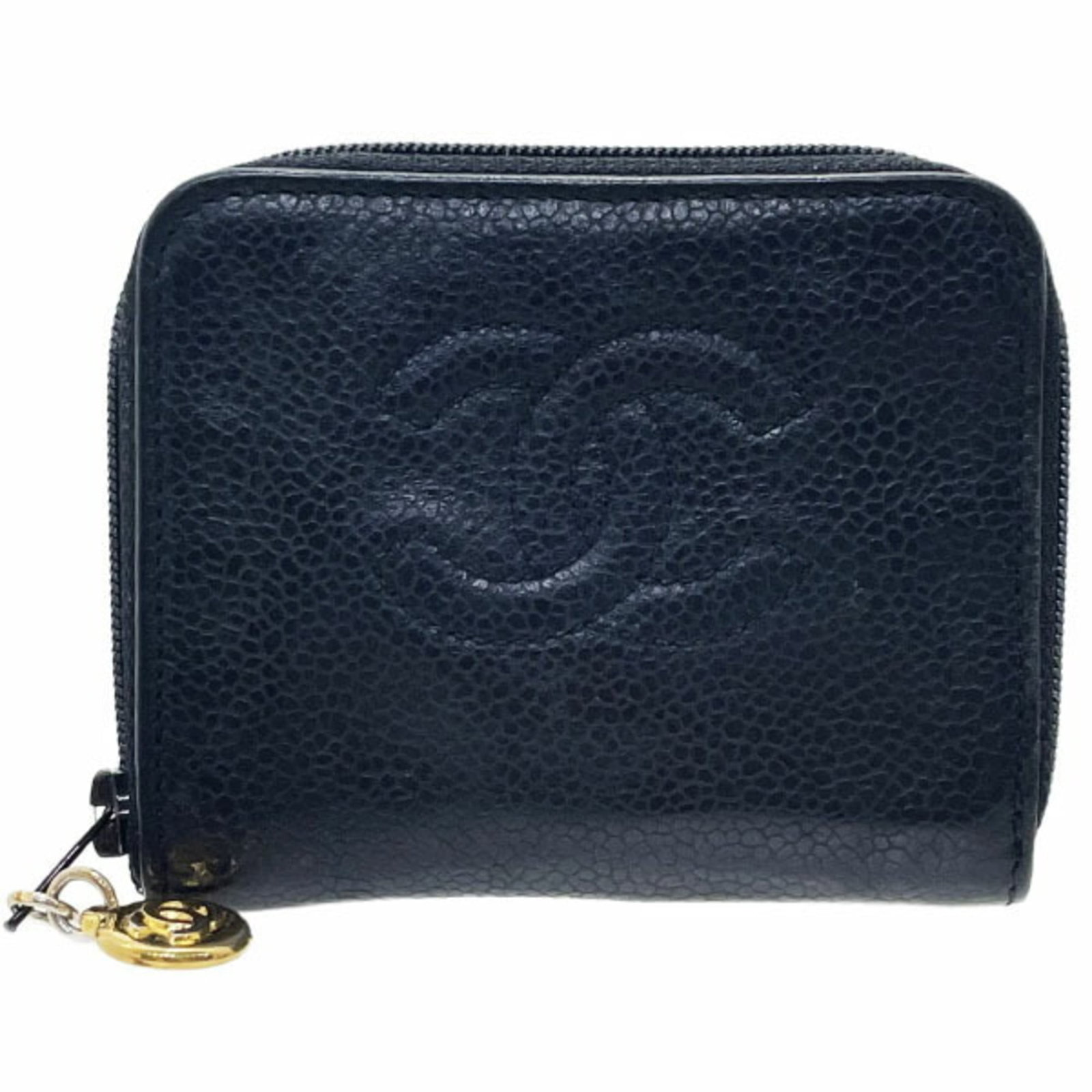 Calfskin purse coin case grained: Calfskin purse coin case grained Grained Calfskin Coin Case in Black. Made from high-quality grained calfskin, this sleek coin case measures 8cm x 9.5cm x 1.5cm and features a classic design. Its unde