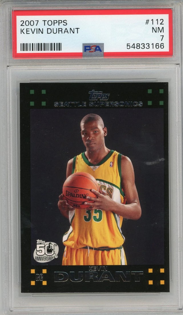 Kevin Durant 2007-08 Topps Black Border #112 PSA NM 7: Kevin Durant 2007-08 Topps Black Border #112 PSA NM 7 PSA NM 7 Kevin Durant 2007-08 Topps Black Border #112 is a graded, professionally authenticated basketball card featuring the rookie season of NBA