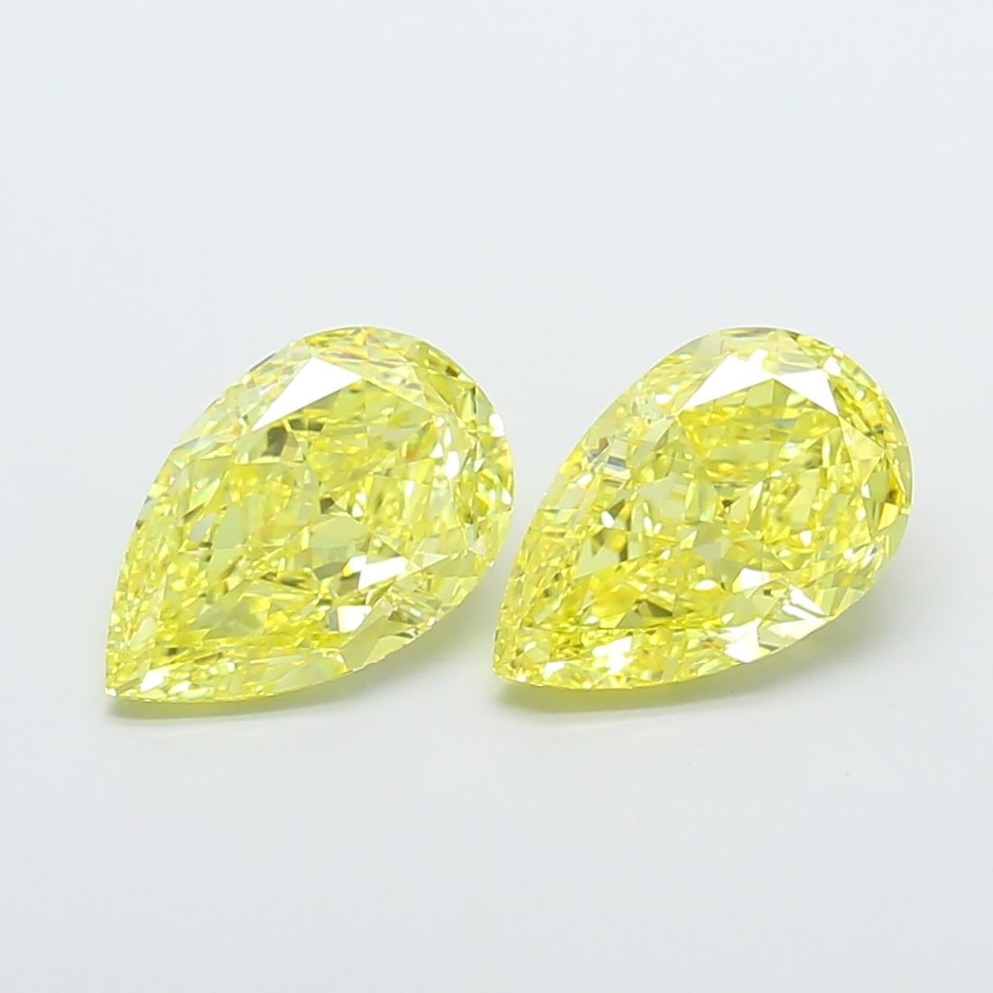 IGI Pear 4.05ct Fancy Intense Yellow VVS2 - Loose Lab Diamond: IGI Pear 4.05ct Fancy Intense Yellow VVS2 - Loose Lab Diamond Item Specifics: Source: This Is A Real Diamond Grown In A Lab Not Mined. Carat: 4.05 Cut: - Color: Fancy Intense Yellow Clarity: VVS2 Poli
