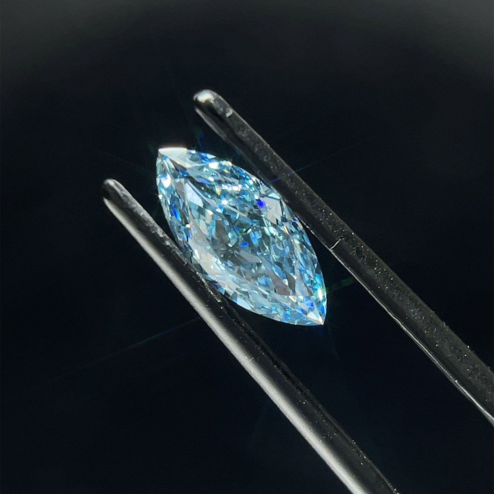 IGI Marquise 1.02ct Fancy Vivid Blue VVS2 - Loose Lab Diamond: IGI Marquise 1.02ct Fancy Vivid Blue VVS2 - Loose Lab Diamond Item Specifics: Source: This Is A Real Diamond Grown In A Lab Not Mined. Carat: 1.02 Cut: - Color: Fancy Vivid Blue Clarity: VVS2 Polish: 
