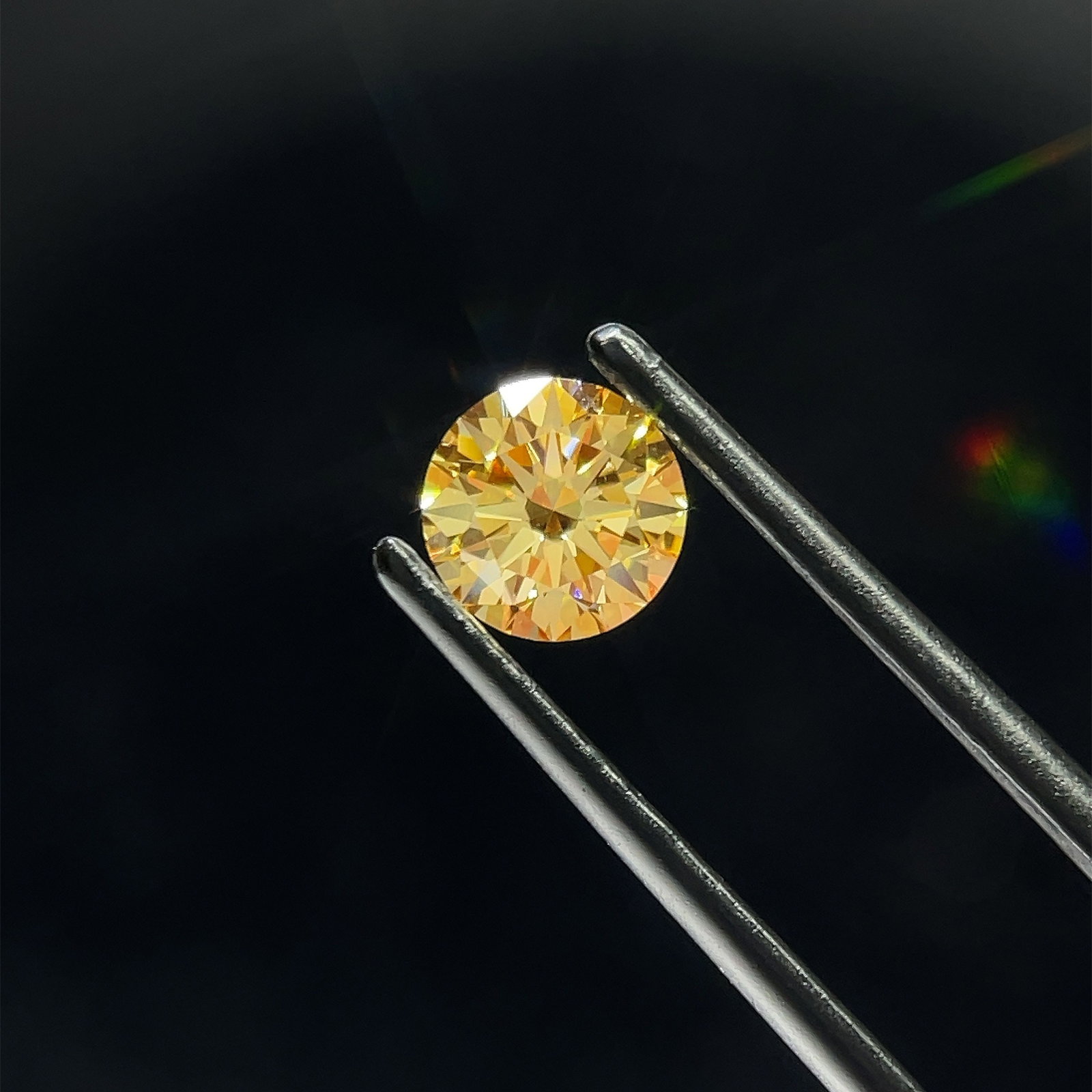 IGI Round 0.89ct Fancy Yellow VVS2 - Ideal Loose Lab Diamond: IGI Round 0.89ct Fancy Yellow VVS2 - Ideal Loose Lab Diamond Item Specifics: Source: This Is A Real Diamond Grown In A Lab Not Mined. Carat: 0.89 Cut: ID Color: Fancy Yellow Clarity: VVS2 Polish: EX S