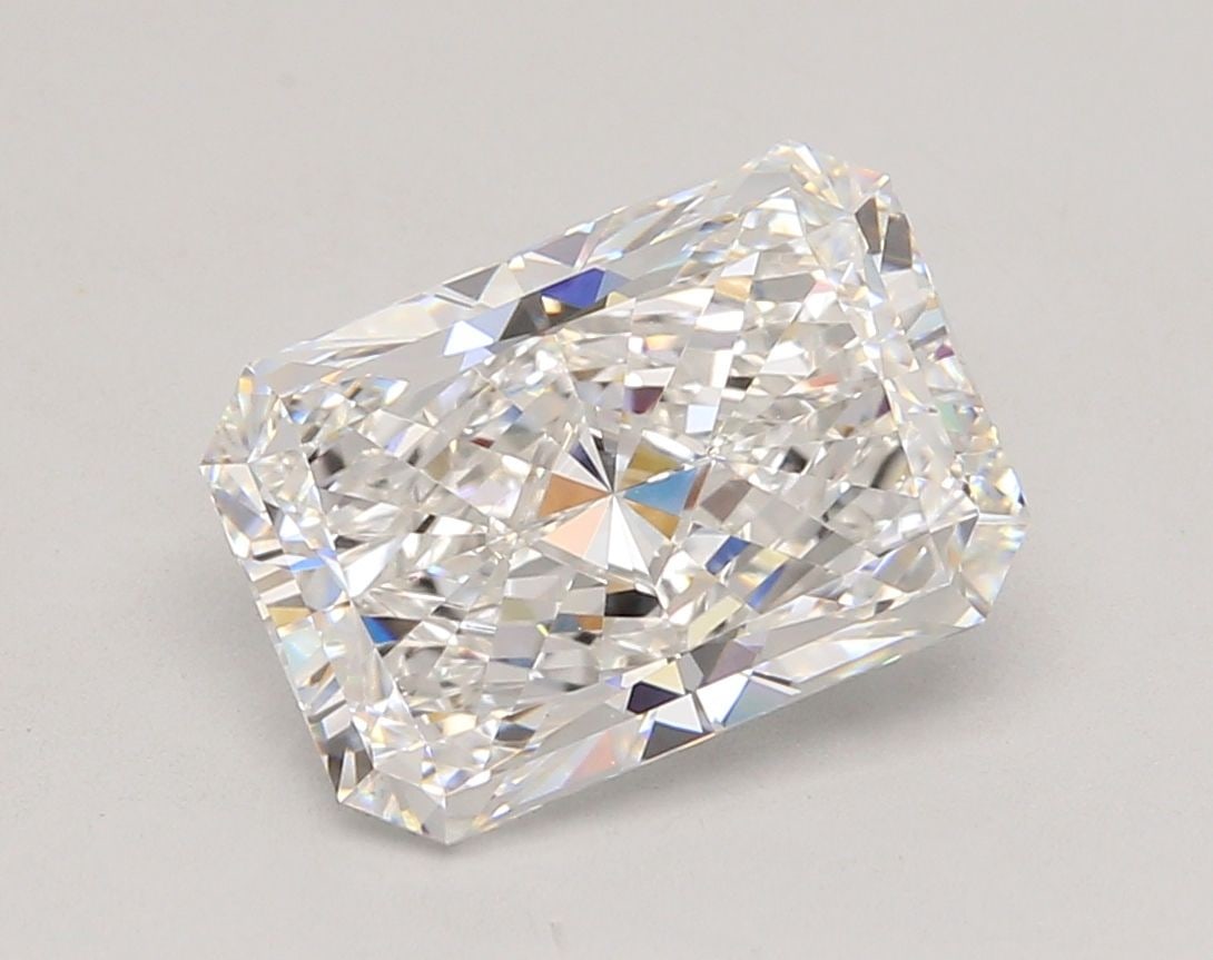 IGI Radiant 4.06ct E VVS2 - Loose Lab Diamond: IGI Radiant 4.06ct E VVS2 - Loose Lab Diamond Item Specifics: Source: This Is A Real Diamond Grown In A Lab Not Mined. Carat: 4.06 Cut: - Color: E Clarity: VVS2 Polish: EX Symmetry: EX Measurements: 1