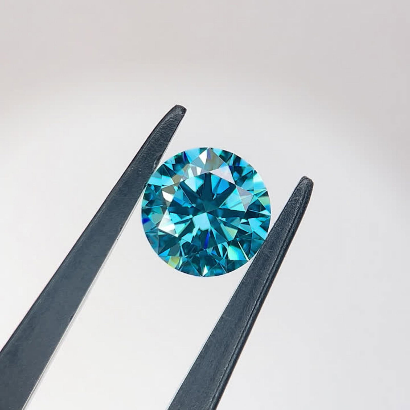IGI Round 1.02ct Fancy Vivid Blue VVS2 - Ideal Loose Lab Diamond: IGI Round 1.02ct Fancy Vivid Blue VVS2 - Ideal Loose Lab Diamond Item Specifics: Source: This Is A Real Diamond Grown In A Lab Not Mined. Carat: 1.02 Cut: ID Color: Fancy Vivid Blue Clarity: VVS2 Poli