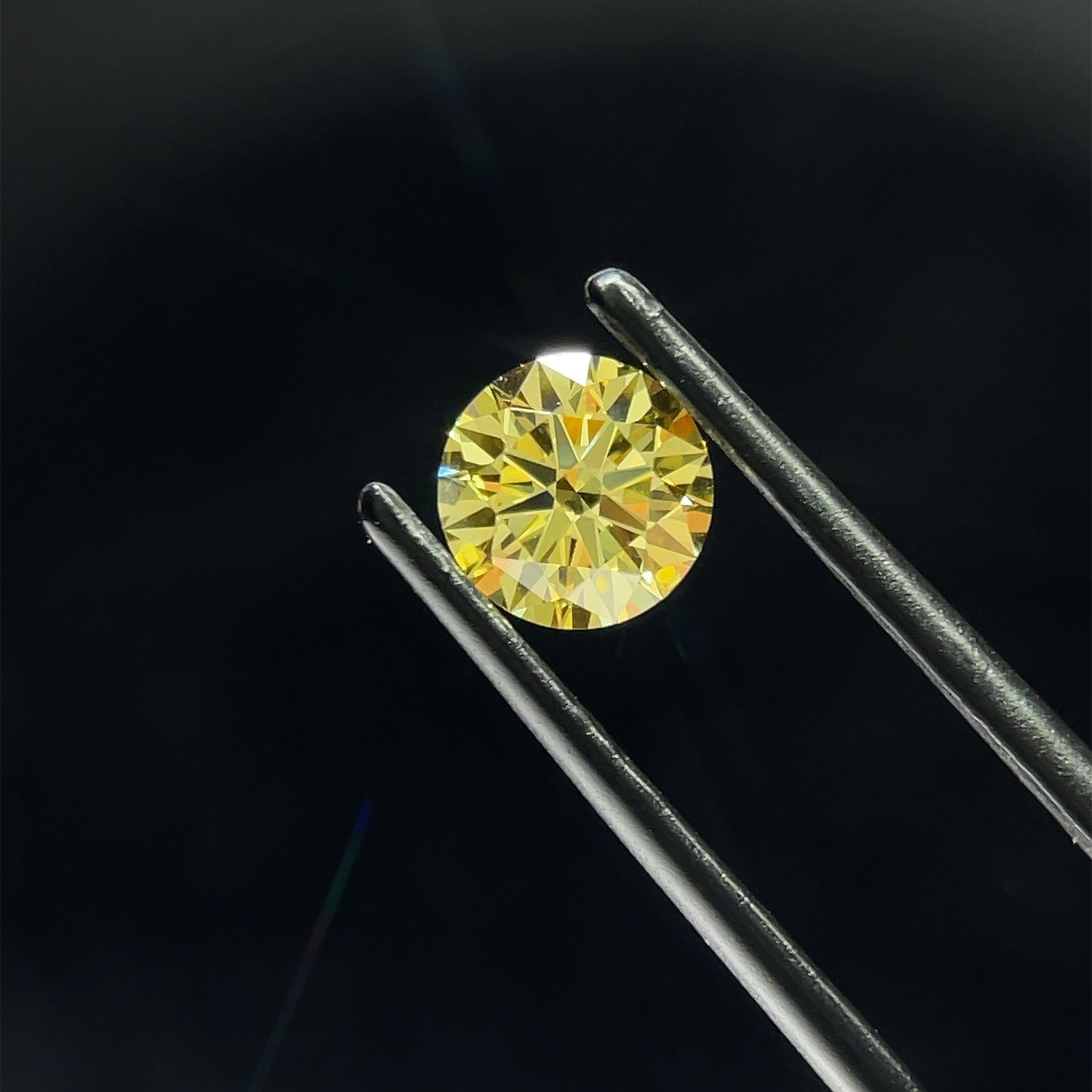 IGI Round 0.89ct Fancy Intense Yellow VVS2 - Ideal Loose Lab Diamond: IGI Round 0.89ct Fancy Intense Yellow VVS2 - Ideal Loose Lab Diamond Item Specifics: Source: This Is A Real Diamond Grown In A Lab Not Mined. Carat: 0.89 Cut: ID Color: Fancy Intense Yellow Clarity: V