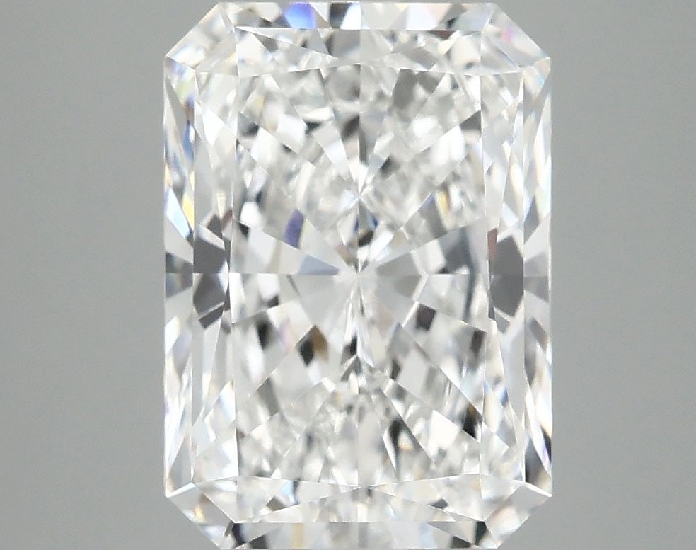 IGI Radiant 4.08ct E VVS2 - Loose Lab Diamond: IGI Radiant 4.08ct E VVS2 - Loose Lab Diamond Item Specifics: Source: This Is A Real Diamond Grown In A Lab Not Mined. Carat: 4.08 Cut: - Color: E Clarity: VVS2 Polish: EX Symmetry: EX Measurements: 1
