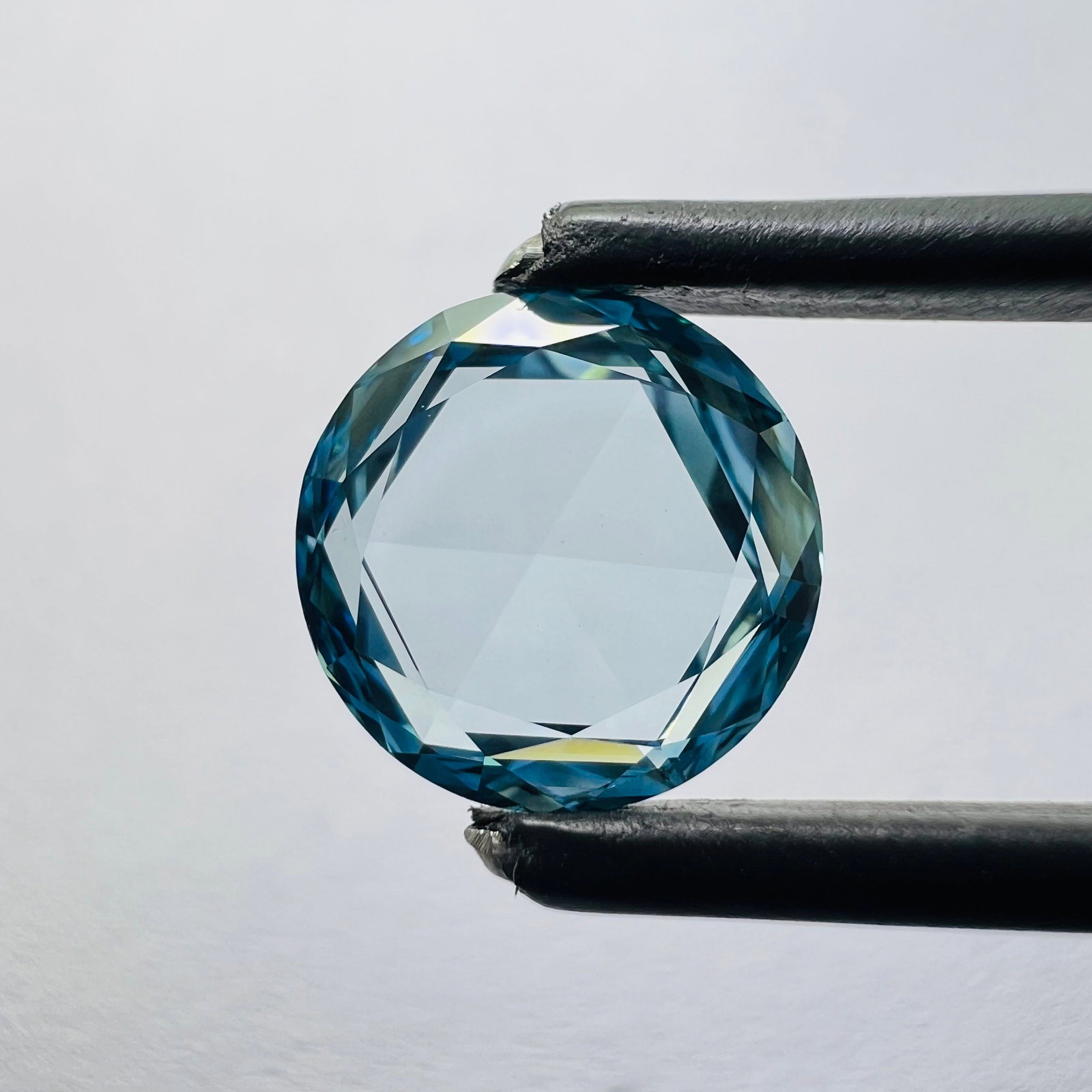 Rose 1.5ct Blue VVS2 - Loose Lab Diamond: Rose 1.5ct Blue VVS2 - Loose Lab Diamond Item Specifics: Source: This Is A Real Diamond Grown In A Lab Not Mined. Carat: 1.5 Cut: - Color: Blue Clarity: VVS2 Polish: VG Symmetry: VG Measurements: