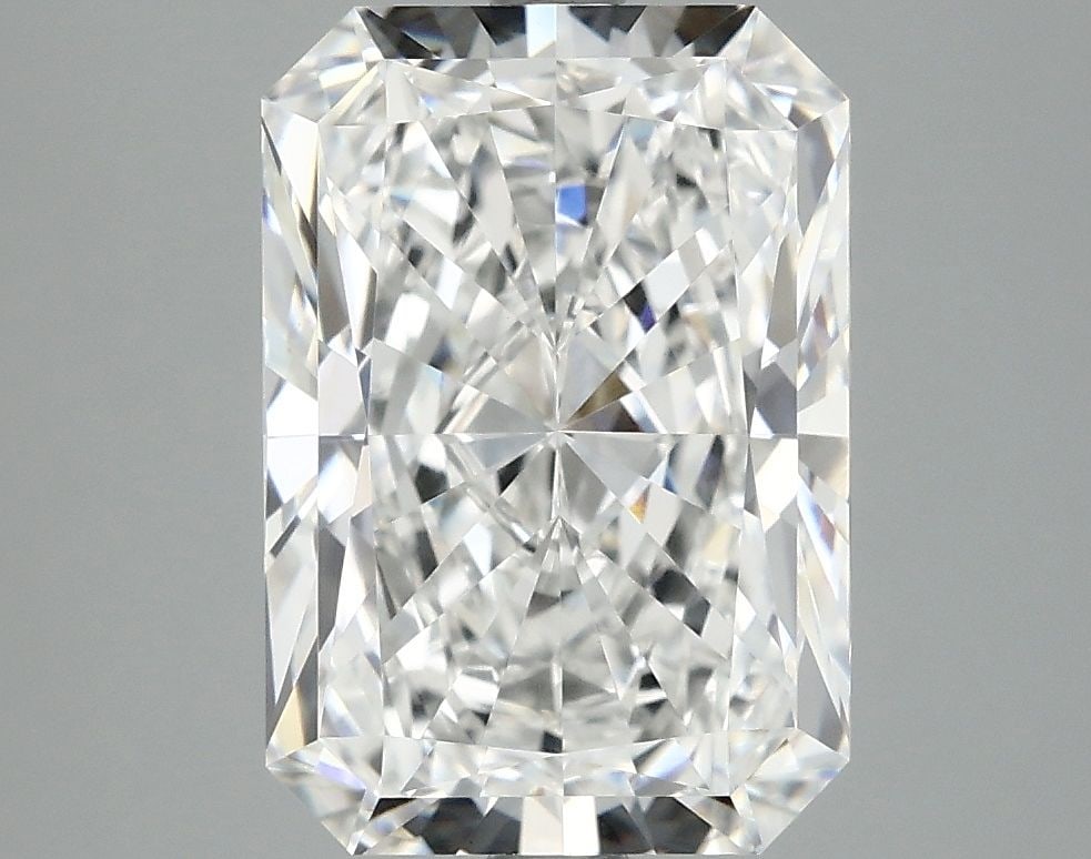 IGI Radiant 3.98ct E VVS2 - Loose Lab Diamond: IGI Radiant 3.98ct E VVS2 - Loose Lab Diamond Item Specifics: Source: This Is A Real Diamond Grown In A Lab Not Mined. Carat: 3.98 Cut: - Color: E Clarity: VVS2 Polish: EX Symmetry: EX Measurements: 1