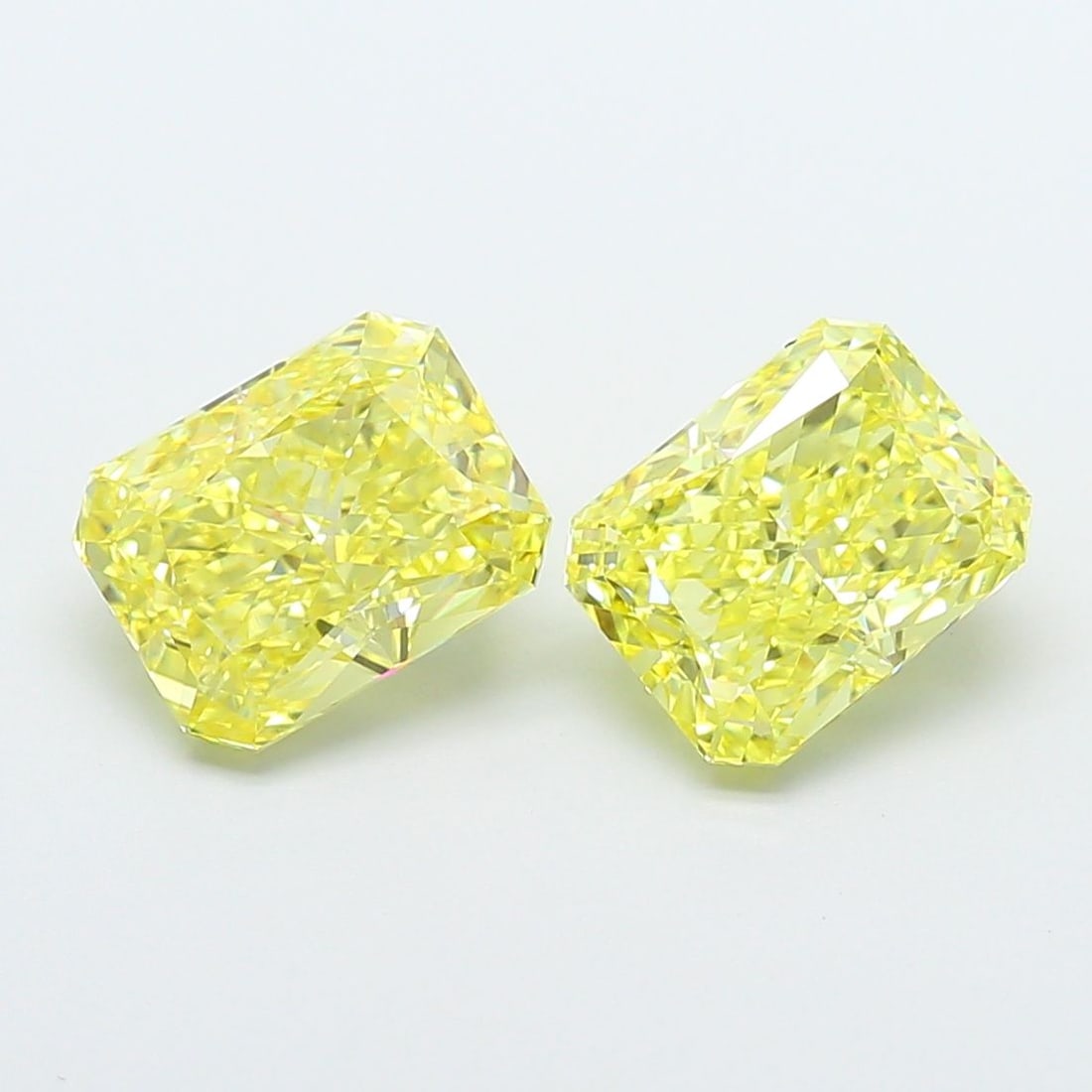 IGI Radiant 2.09ct Fancy Intense Yellow VVS2 - Loose Lab Diamond: IGI Radiant 2.09ct Fancy Intense Yellow VVS2 - Loose Lab Diamond Item Specifics: Source: This Is A Real Diamond Grown In A Lab Not Mined. Carat: 2.09 Cut: - Color: Fancy Intense Yellow Clarity: VVS2 P