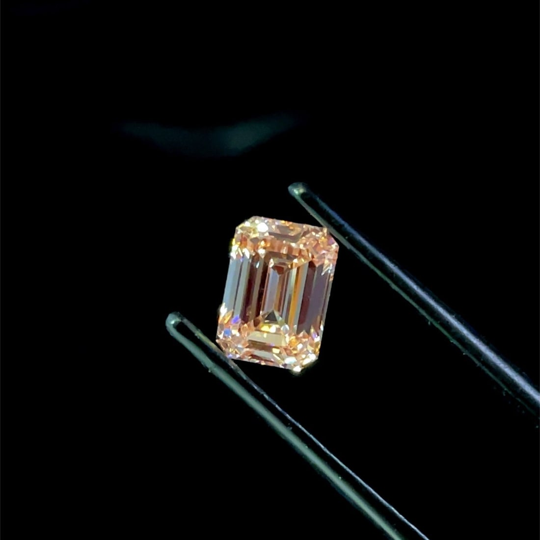 IGI Emerald 1.51ct Fancy Intense Pink VVS2 - Loose Lab Diamond: IGI Emerald 1.51ct Fancy Intense Pink VVS2 - Loose Lab Diamond Item Specifics: Source: This Is A Real Diamond Grown In A Lab Not Mined. Carat: 1.51 Cut: - Color: Fancy Intense Pink Clarity: VVS2 Polis