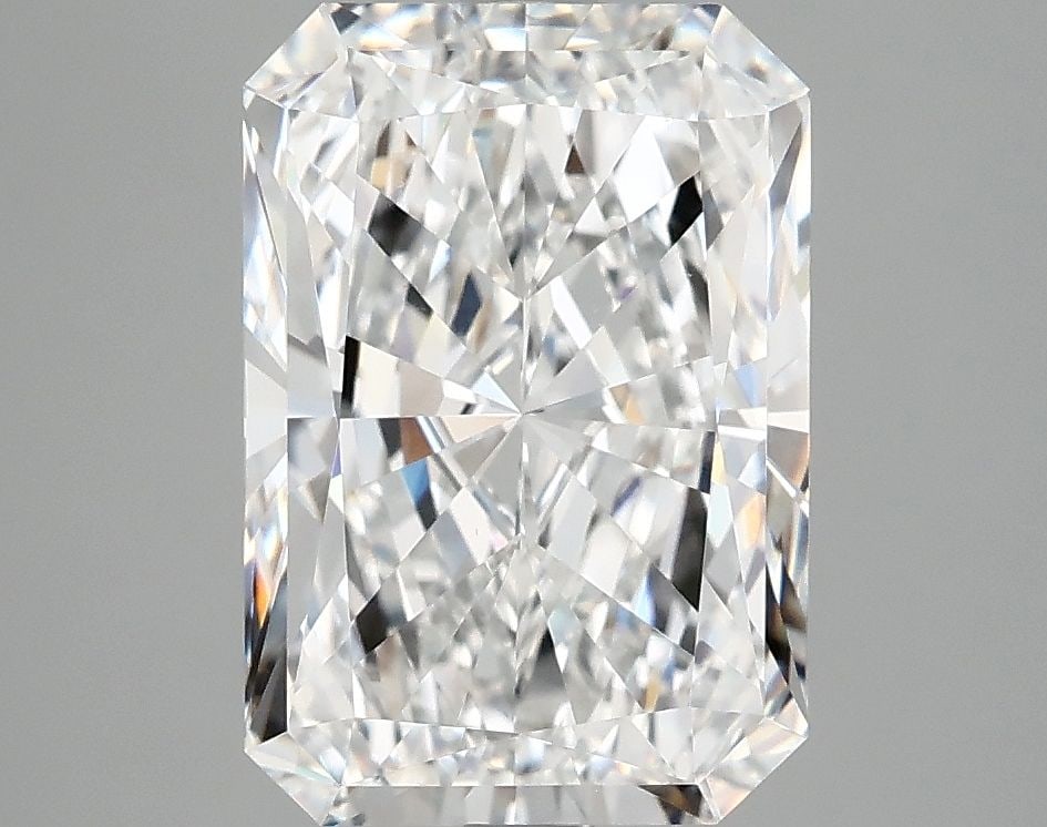 IGI Radiant 3.97ct E VVS2 - Loose Lab Diamond: IGI Radiant 3.97ct E VVS2 - Loose Lab Diamond Item Specifics: Source: This Is A Real Diamond Grown In A Lab Not Mined. Carat: 3.97 Cut: - Color: E Clarity: VVS2 Polish: EX Symmetry: EX Measurements: 1