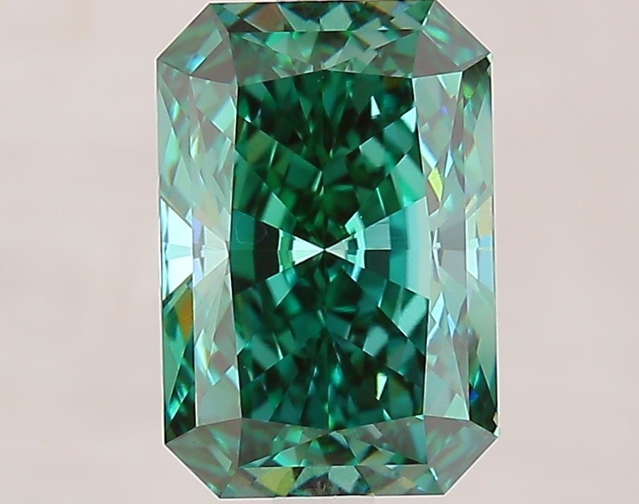IGI Radiant 3.09ct Fancy Vivid Green VVS2 - Loose Lab Diamond: IGI Radiant 3.09ct Fancy Vivid Green VVS2 - Loose Lab Diamond Item Specifics: Source: This Is A Real Diamond Grown In A Lab Not Mined. Carat: 3.09 Cut: - Color: Fancy Vivid Green Clarity: VVS2 Polish: