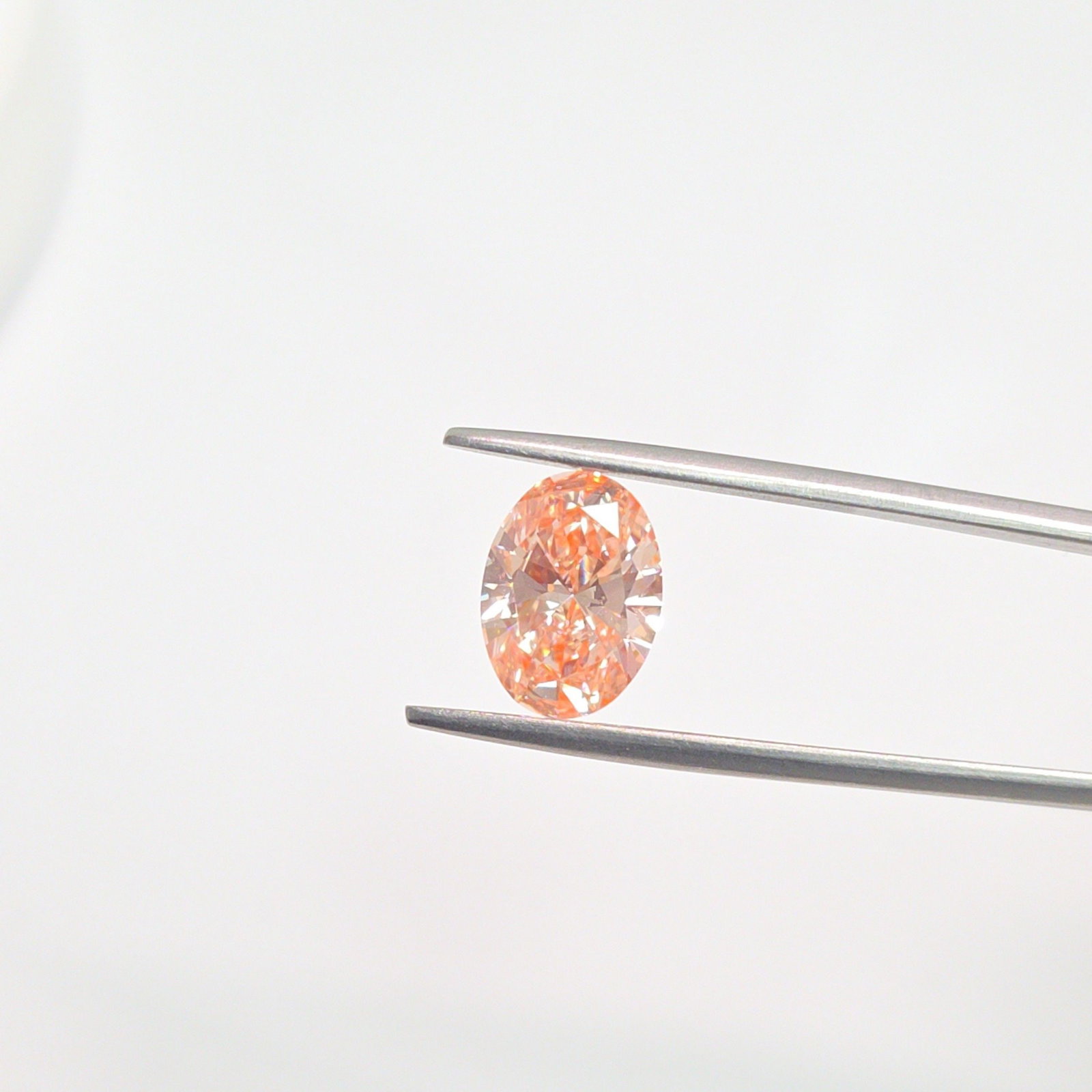 IGI Oval 2.5ct Fancy Vivid Pink VVS2 - Loose Lab Diamond: IGI Oval 2.5ct Fancy Vivid Pink VVS2 - Loose Lab Diamond Item Specifics: Source: This Is A Real Diamond Grown In A Lab Not Mined. Carat: 2.5 Cut: - Color: Fancy Vivid Pink Clarity: VVS2 Polish: EX Sym