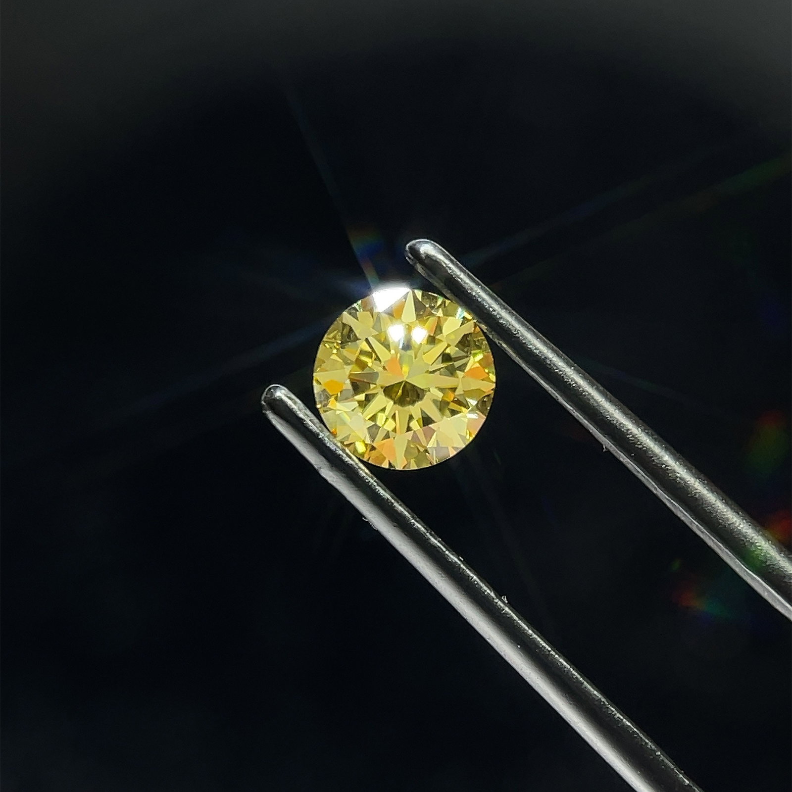 IGI Round 0.9ct Fancy Intense Yellow VVS2 - Loose Lab Diamond: IGI Round 0.9ct Fancy Intense Yellow VVS2 - Loose Lab Diamond Item Specifics: Source: This Is A Real Diamond Grown In A Lab Not Mined. Carat: 0.9 Cut: EX Color: Fancy Intense Yellow Clarity: VVS2 Poli