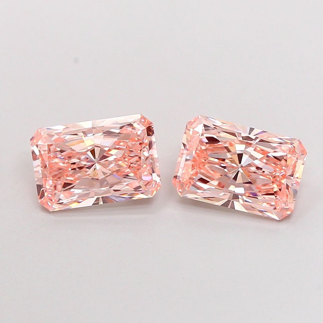 IGI Radiant 1.59ct Fancy Intense Pink VVS2 - Loose Lab Diamond: IGI Radiant 1.59ct Fancy Intense Pink VVS2 - Loose Lab Diamond Item Specifics: Source: This Is A Real Diamond Grown In A Lab Not Mined. Carat: 1.59 Cut: - Color: Fancy Intense Pink Clarity: VVS2 Polis
