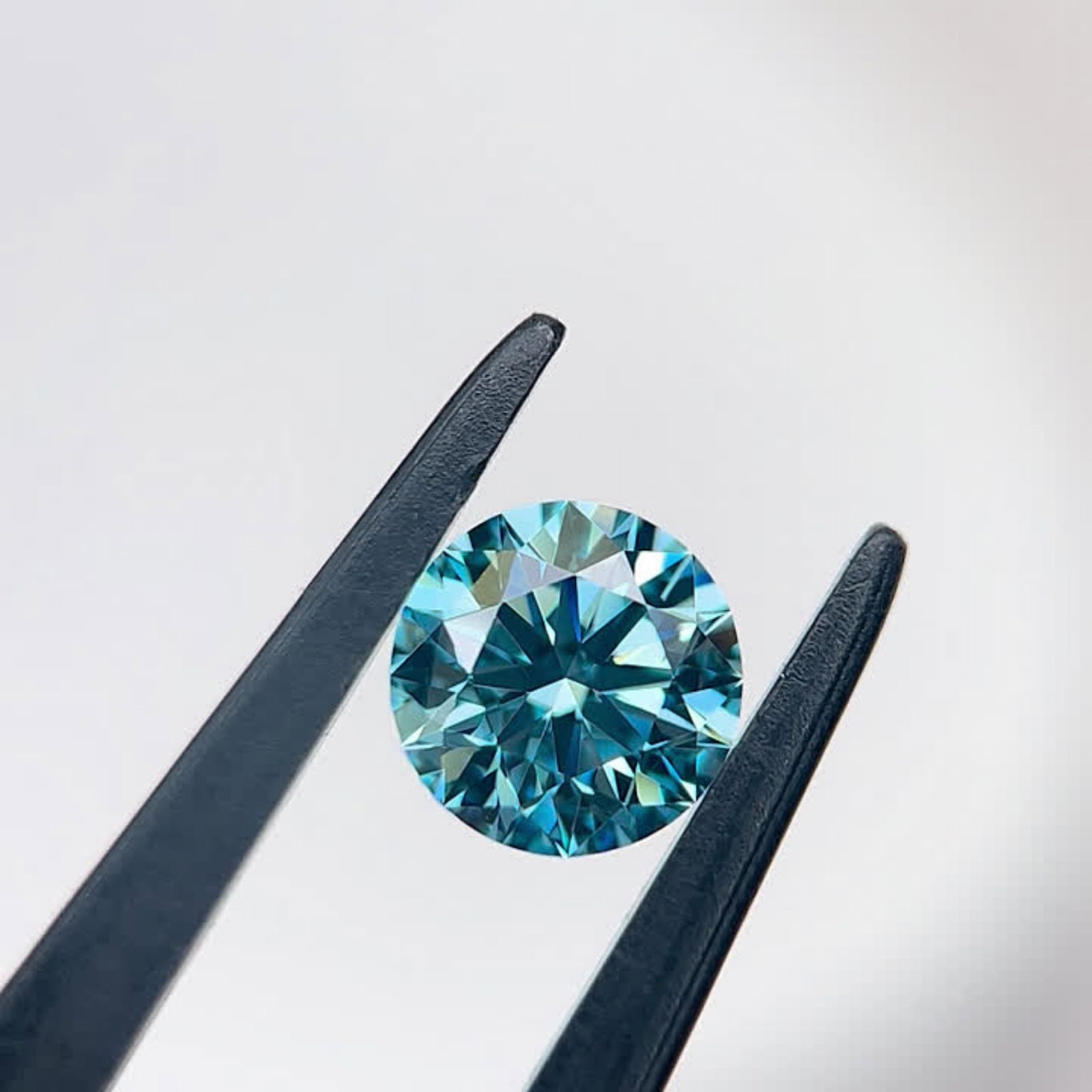IGI Round 1.0ct Fancy Vivid Blue VVS2 - Loose Lab Diamond: IGI Round 1.0ct Fancy Vivid Blue VVS2 - Loose Lab Diamond Item Specifics: Source: This Is A Real Diamond Grown In A Lab Not Mined. Carat: 1.0 Cut: EX Color: Fancy Vivid Blue Clarity: VVS2 Polish: EX S