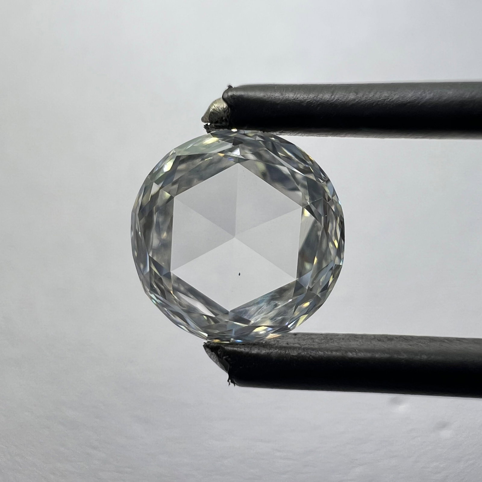 Rose 1.07ct E VVS2 - Loose Lab Diamond: Rose 1.07ct E VVS2 - Loose Lab Diamond Item Specifics: Source: This Is A Real Diamond Grown In A Lab Not Mined. Carat: 1.07 Cut: - Color: E Clarity: VVS2 Polish: VG Symmetry: VG Measurements: 7.0L X 7