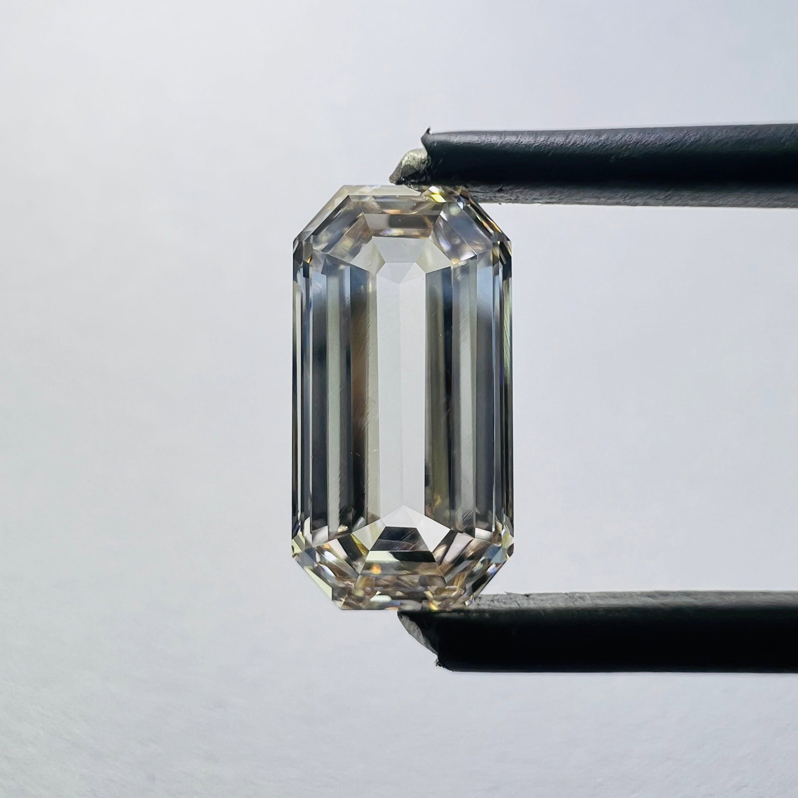 Emerald 1.84ct J VVS2 - Loose Lab Diamond: Emerald 1.84ct J VVS2 - Loose Lab Diamond Item Specifics: Source: This Is A Real Diamond Grown In A Lab Not Mined. Carat: 1.84 Cut: - Color: J Clarity: VVS2 Polish: VG Symmetry: VG Measurements: 5.02L