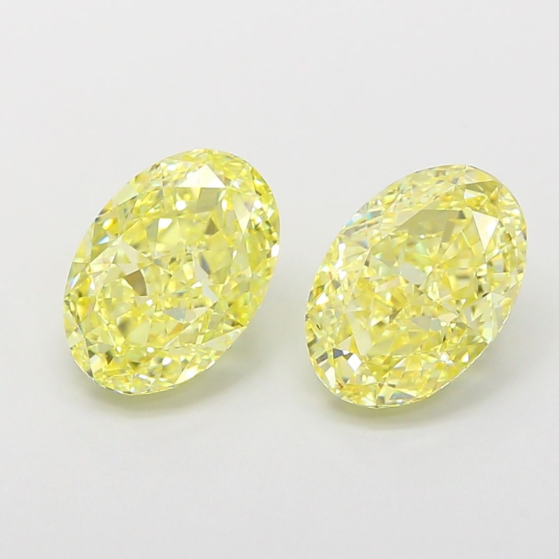 IGI Oval 2.34ct Fancy Intense Yellow VVS2 - Loose Lab Diamond: IGI Oval 2.34ct Fancy Intense Yellow VVS2 - Loose Lab Diamond Item Specifics: Source: This Is A Real Diamond Grown In A Lab Not Mined. Carat: 2.34 Cut: - Color: Fancy Intense Yellow Clarity: VVS2 Poli