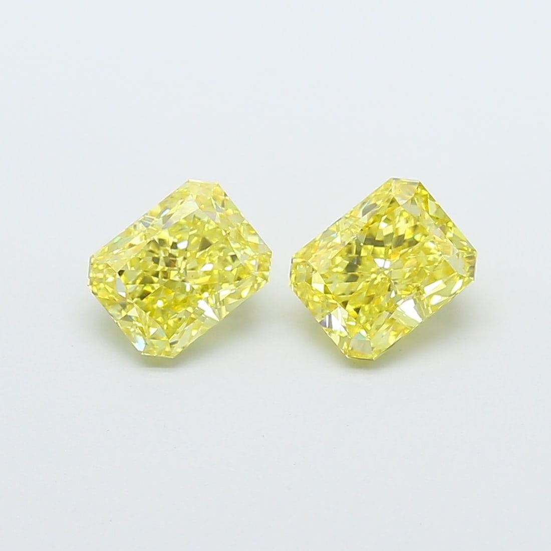 IGI Radiant 1.15ct Fancy Vivid Yellow VVS2 - Loose Lab Diamond: IGI Radiant 1.15ct Fancy Vivid Yellow VVS2 - Loose Lab Diamond Item Specifics: Source: This Is A Real Diamond Grown In A Lab Not Mined. Carat: 1.15 Cut: - Color: Fancy Vivid Yellow Clarity: VVS2 Polis
