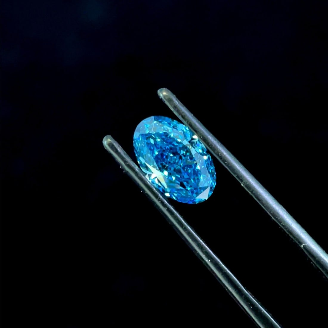 IGI Oval 1.51ct Fancy Vivid Blue VVS2 - Loose Lab Diamond: IGI Oval 1.51ct Fancy Vivid Blue VVS2 - Loose Lab Diamond Item Specifics: Source: This Is A Real Diamond Grown In A Lab Not Mined. Carat: 1.51 Cut: - Color: Fancy Vivid Blue Clarity: VVS2 Polish: EX S
