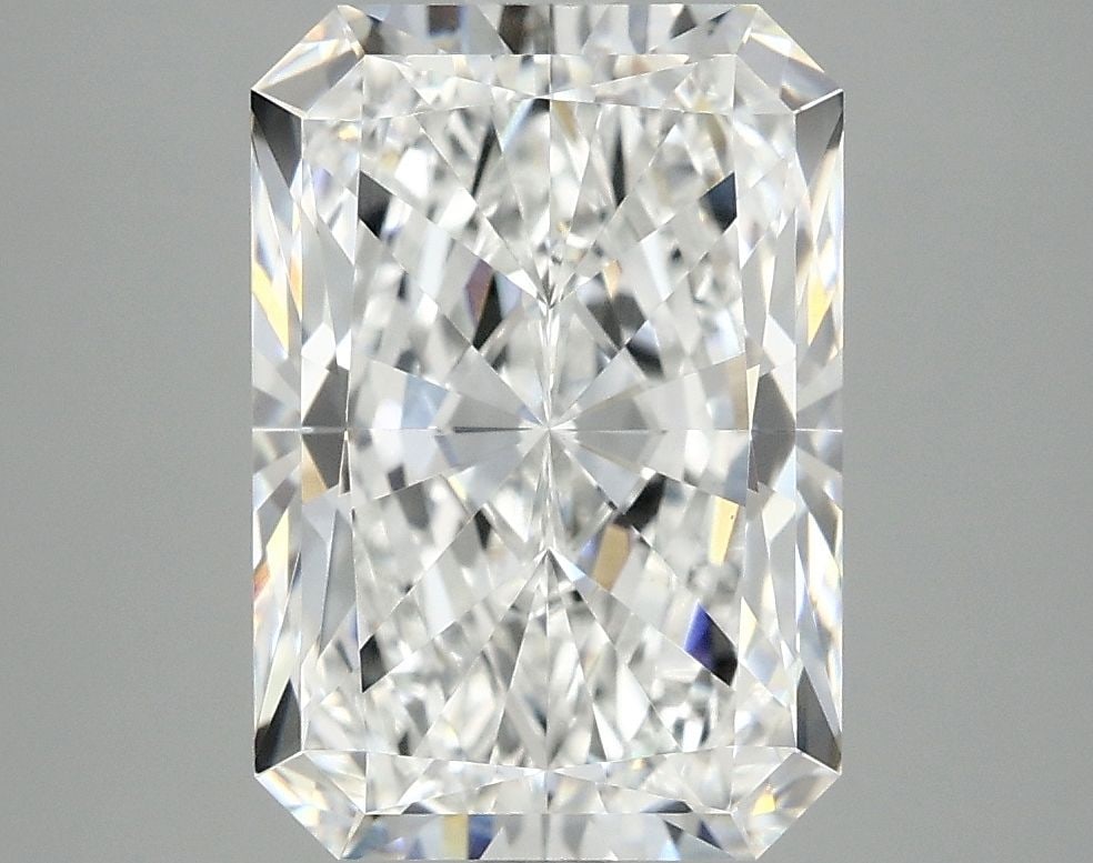 IGI Radiant 3.9ct E VVS2 - Loose Lab Diamond: IGI Radiant 3.9ct E VVS2 - Loose Lab Diamond Item Specifics: Source: This Is A Real Diamond Grown In A Lab Not Mined. Carat: 3.9 Cut: - Color: E Clarity: VVS2 Polish: EX Symmetry: EX Measurements: 11.
