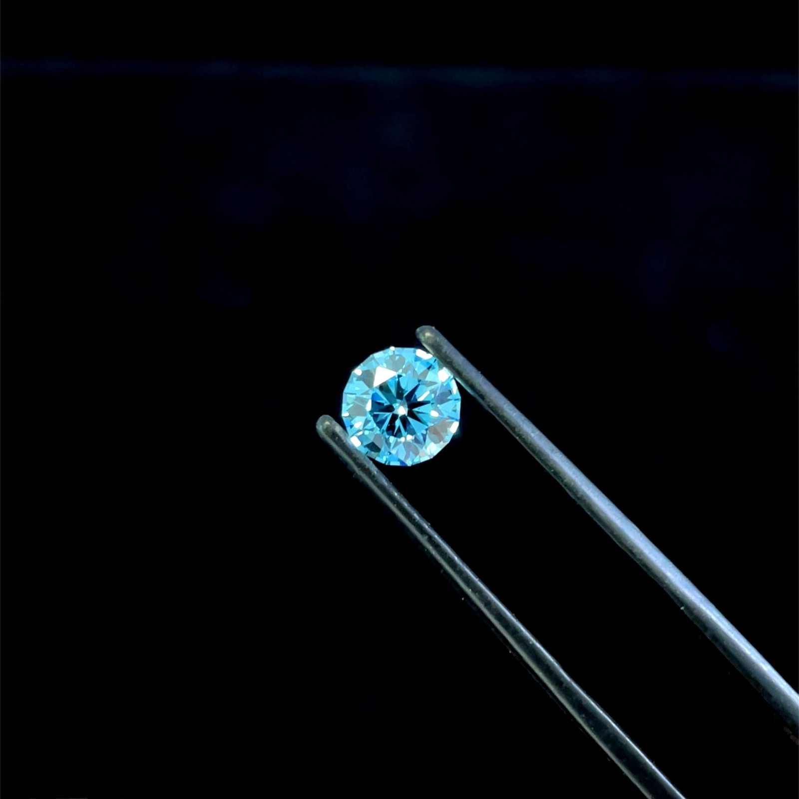 IGI Round 1.06ct Fancy Vivid Blue VVS2 - Loose Lab Diamond: IGI Round 1.06ct Fancy Vivid Blue VVS2 - Loose Lab Diamond Item Specifics: Source: This Is A Real Diamond Grown In A Lab Not Mined. Carat: 1.06 Cut: Color: Fancy Vivid Blue Clarity: VVS2 Polish: EX Sy