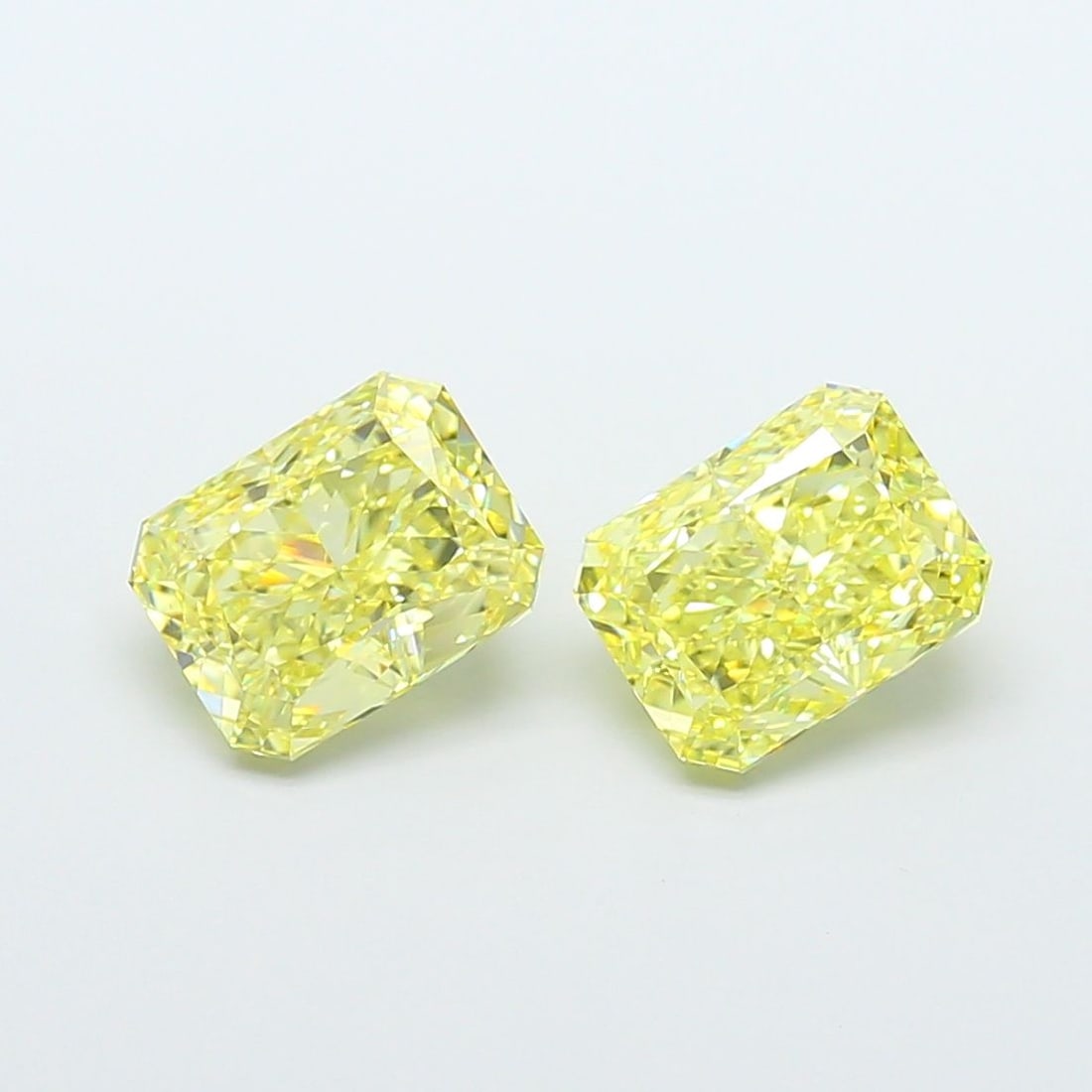 IGI Radiant 3.03ct Fancy Intense Yellow VVS2 - Loose Lab Diamond: IGI Radiant 3.03ct Fancy Intense Yellow VVS2 - Loose Lab Diamond Item Specifics: Source: This Is A Real Diamond Grown In A Lab Not Mined. Carat: 3.03 Cut: - Color: Fancy Intense Yellow Clarity: VVS2 P