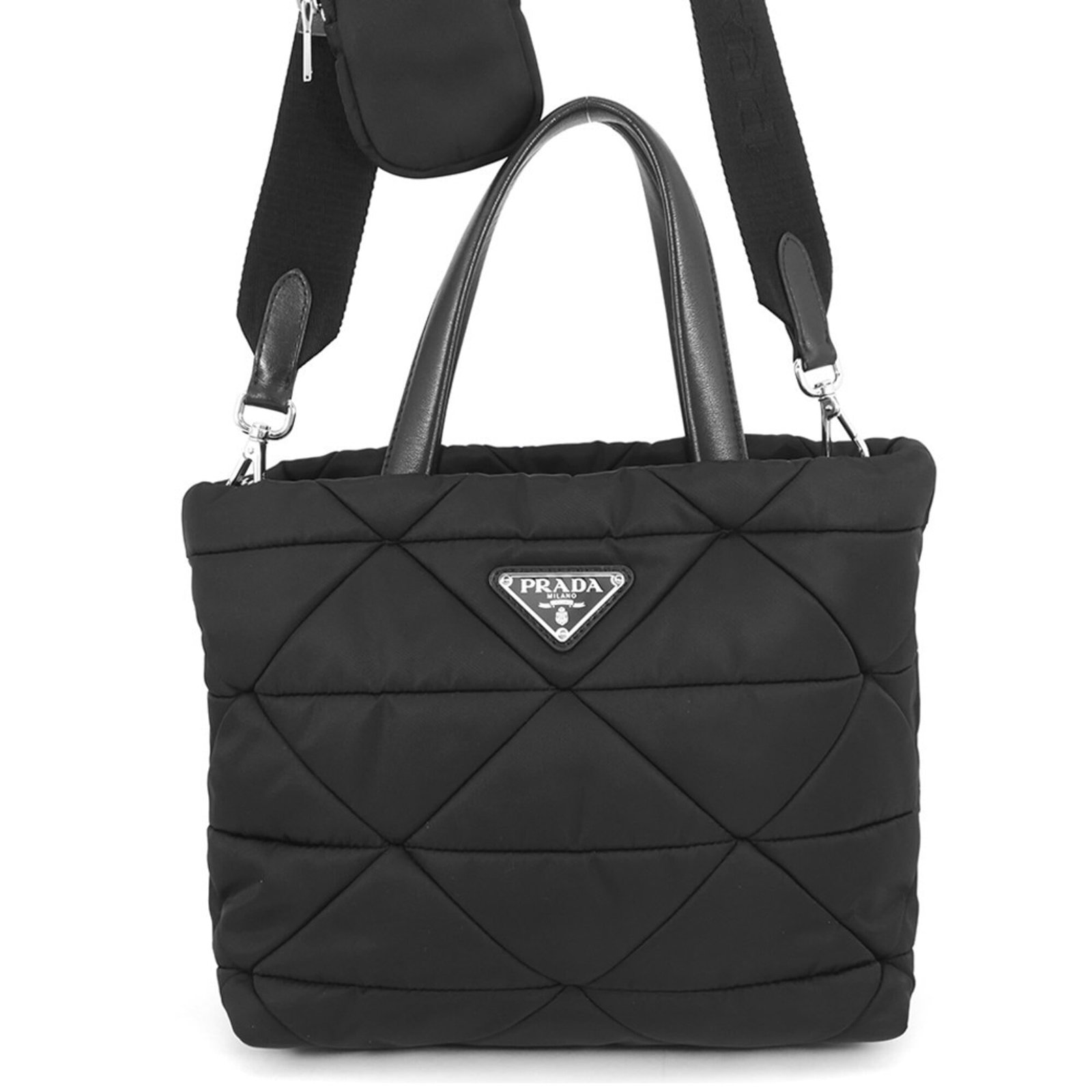 Nylon Leather Prada Handbag Tote: Nylon Leather Prada Handbag Tote Nylon and leather blend in sleek black, defining the modern silhouette of this Prada Country tote bag. Made with durable nylon and high-quality leather accents, its cl