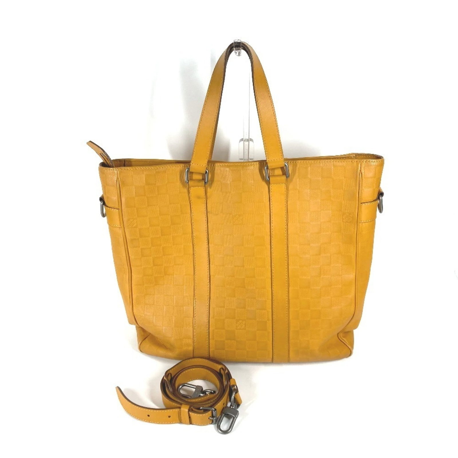 Damier Infini Louis Vuitton Tote Bag Shoulder: Damier Infini Louis Vuitton Tote Bag Shoulder Damier Infini Louis Vuitton Tote Bag Shoulder features the iconic Damier Infini pattern in Solar, Yellow, and a sturdy zipper closure. Measuring 34.5cm x 