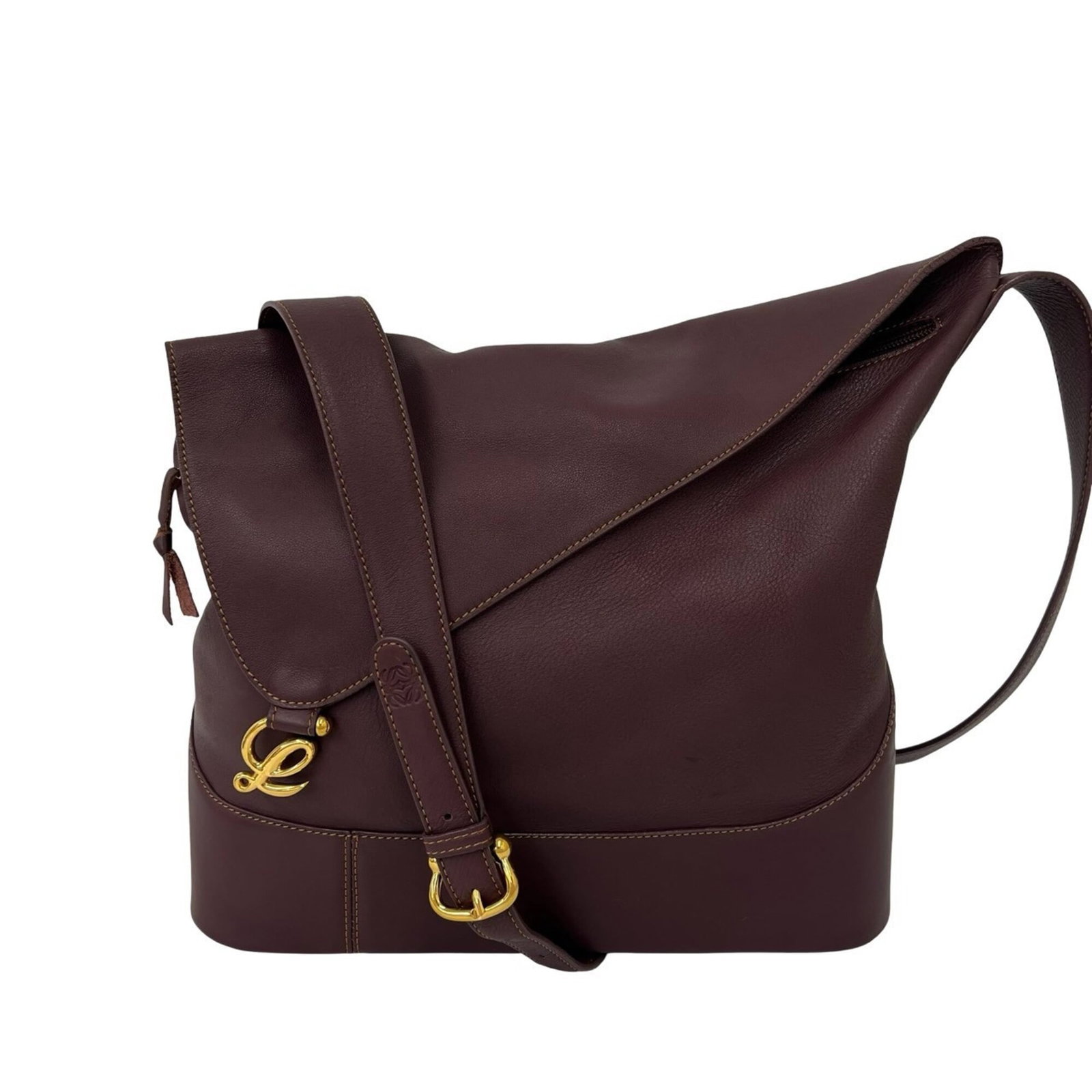 Leather shoulder bag by Loewe: Leather shoulder bag by Loewe Red Leather Shoulder Bag by Loewe, measuring 33cm x 32cm x 10.5cm, features high-quality leather construction and a classic design that exudes timeless elegance. The
