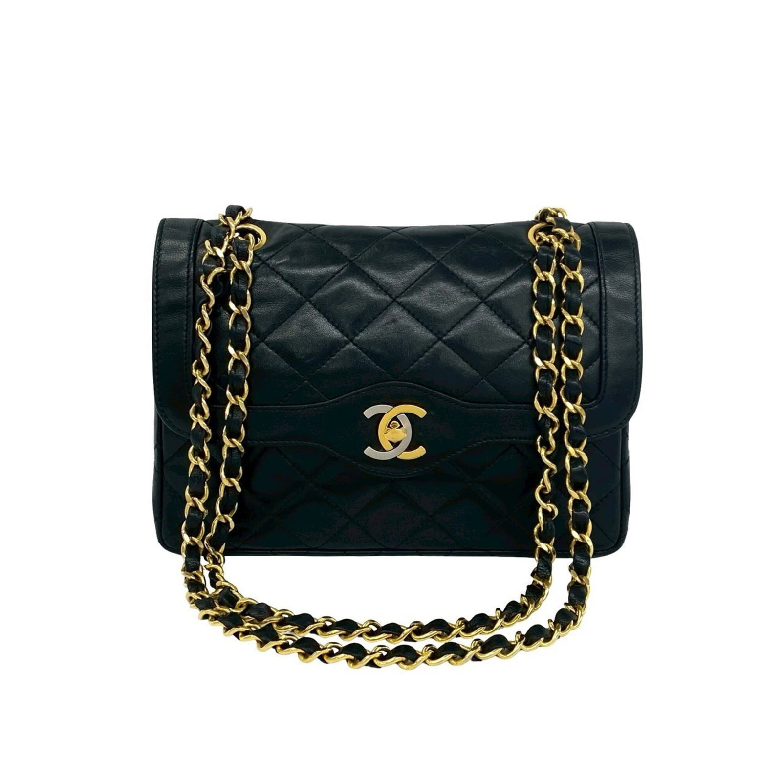 Shoulder Bag Leather Chanel: Shoulder Bag Leather Chanel Black lambskin leather shoulder bag from Chanel, measuring 15cm x 21cm x 5.5cm. This stylish and compact bag features high-quality materials and a sleek design. Made from g