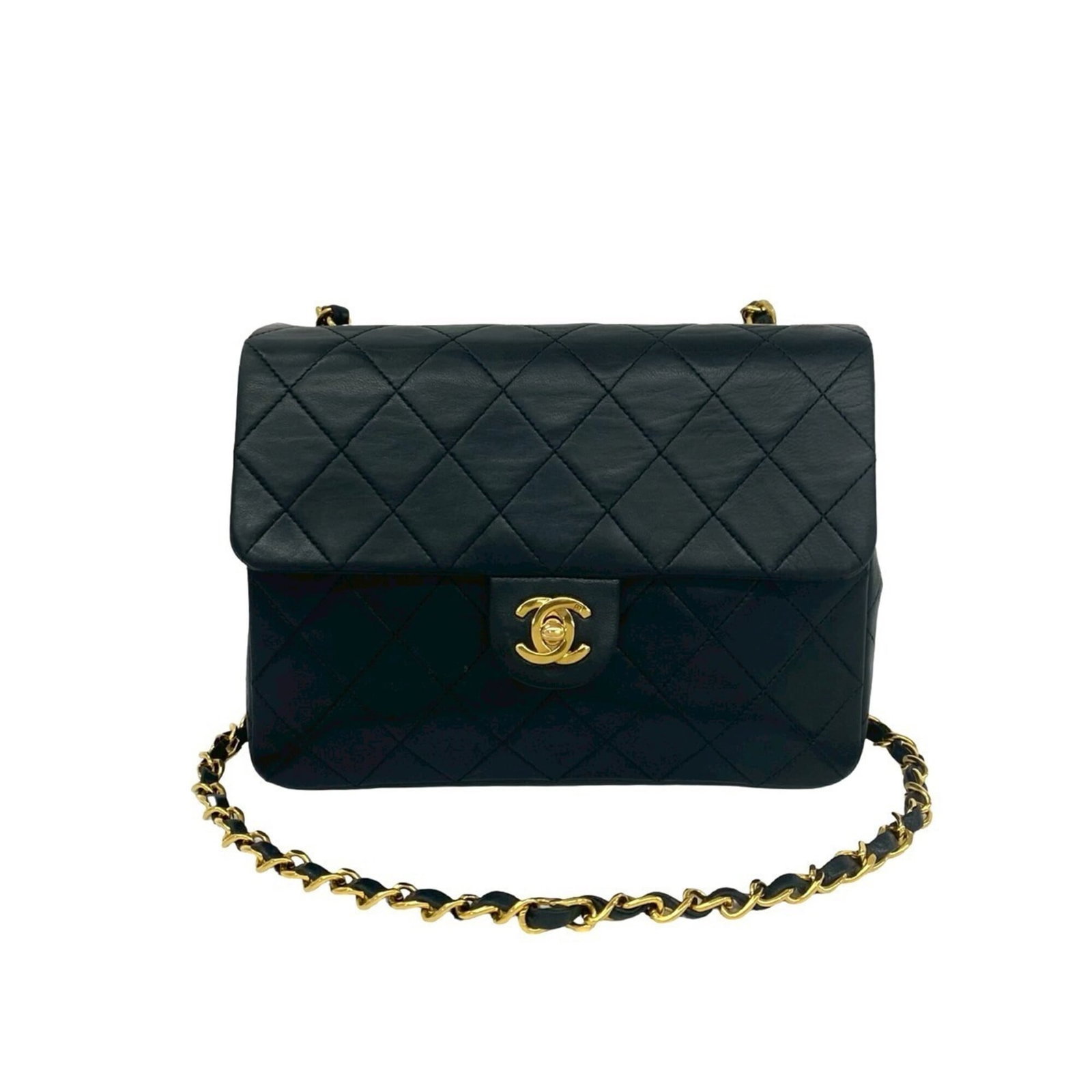 Shoulder Bag Leather Chanel: Shoulder Bag Leather Chanel Black Lambskin Shoulder Bag from Chanel, measuring 15cm x 20cm x 7cm, features high-quality leather construction. This stylish shoulder bag boasts a sleek design and