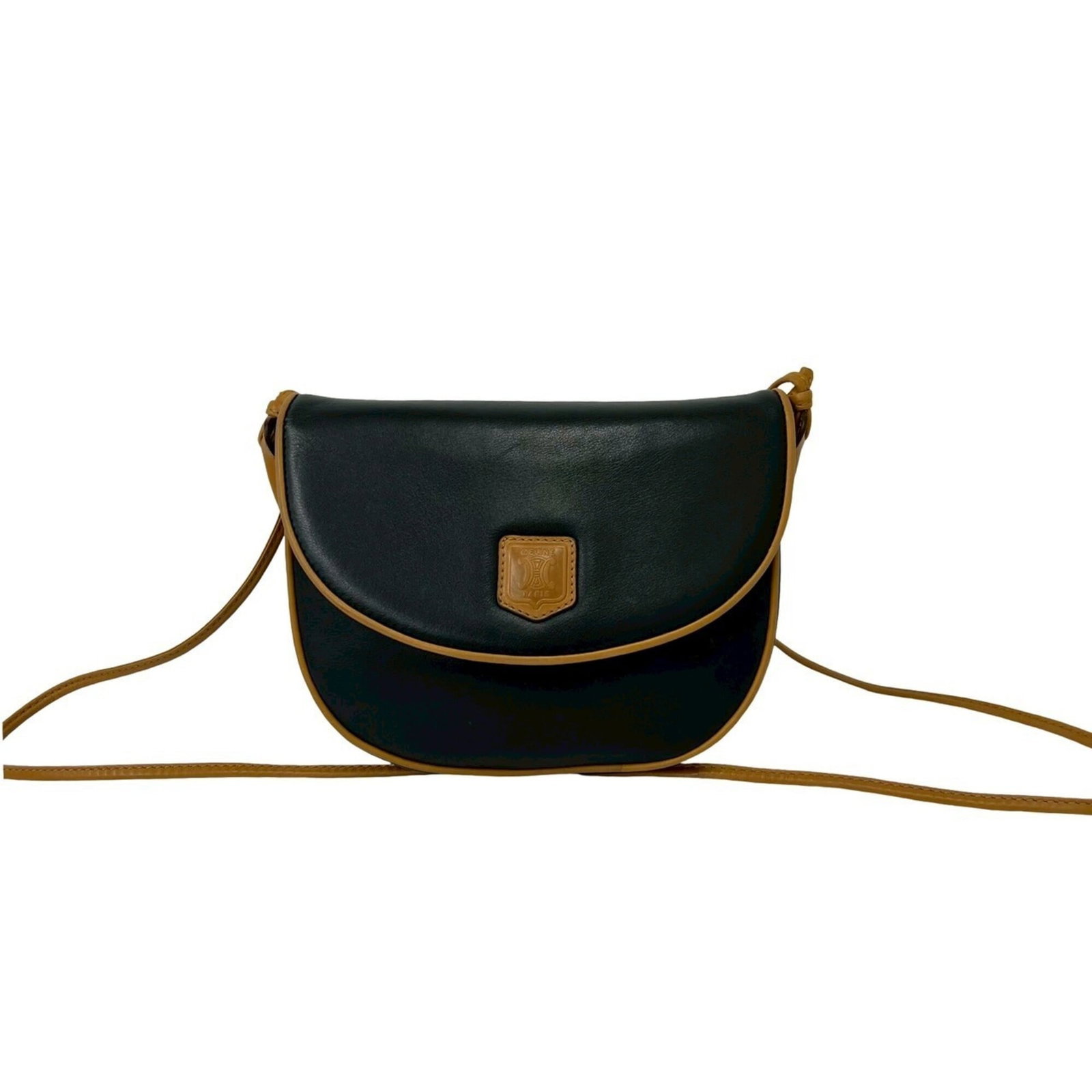 Pochette Leather Celine Bag Shoulder: Pochette Leather Celine Bag Shoulder The Celine Pochette Leather Shoulder bag boasts sleek, sophisticated design with its 17cm x 20cm x 3.5cm dimensions and high-quality leather material in black and