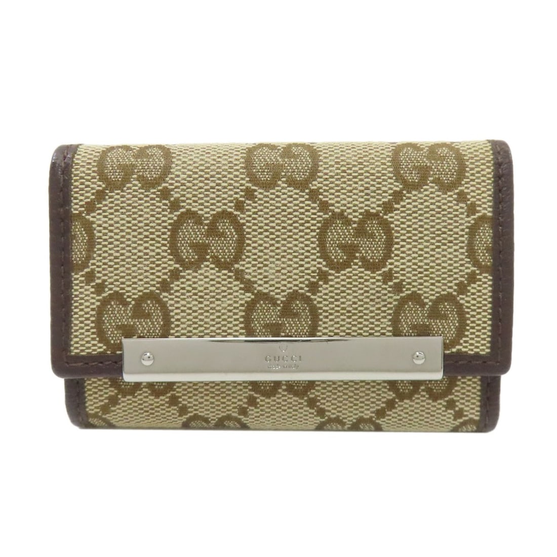 Gucci 127048 Gg Canvas Holder Key: Gucci 127048 Gg Canvas Holder Key Canvas key holder with brown exterior, featuring the iconic Gucci style. Made from high-quality canvas material, this functional accessory showcases the brand's signa