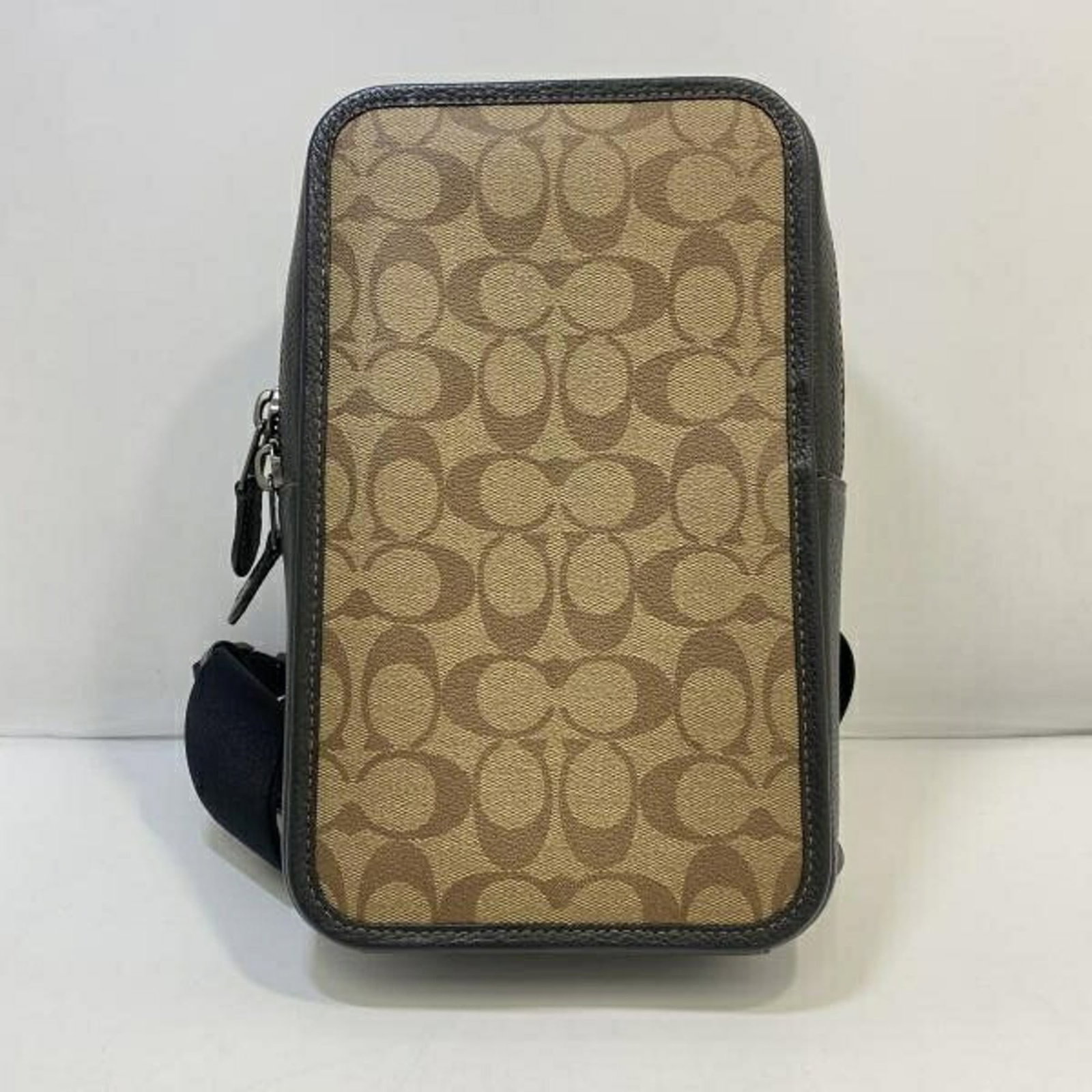 Shoulder bag by coach: Shoulder bag by coach This Coach shoulder bag features a rich brown color and a compact design, measuring 26cm x 16.5cm x 5.5cm. Made in India, it boasts a stylish and sophisticated look perfect for