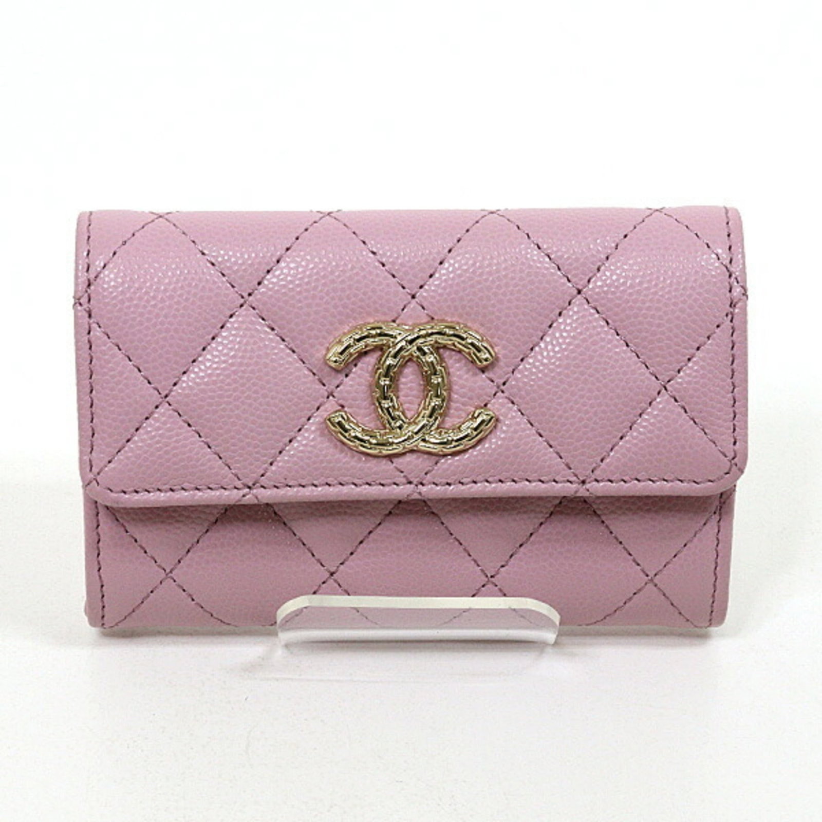 Calfskin card case by Chanel: Calfskin card case by Chanel Calfskin card case by Chanel, crafted from high-quality grained Calfskin. This elegant pink card case measures 7.5cm x 11.3cm x 2cm and features a classic design that