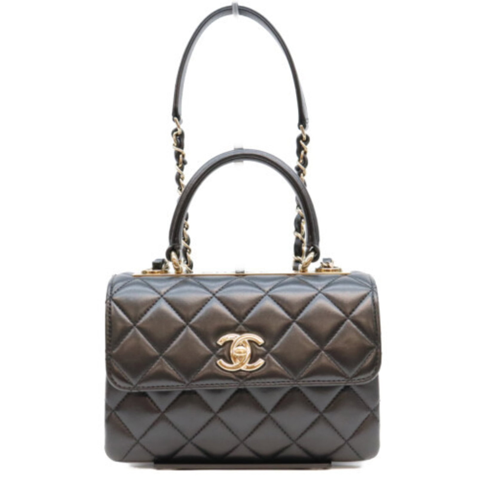 Shoulder Bag Leather Chanel: Shoulder Bag Leather Chanel Black lambskin shoulder bag with gold hardware, crafted from high-quality leather. Measuring 14cm x 20cm x 7cm, this stylish accessory features a sleek and sophisticated de
