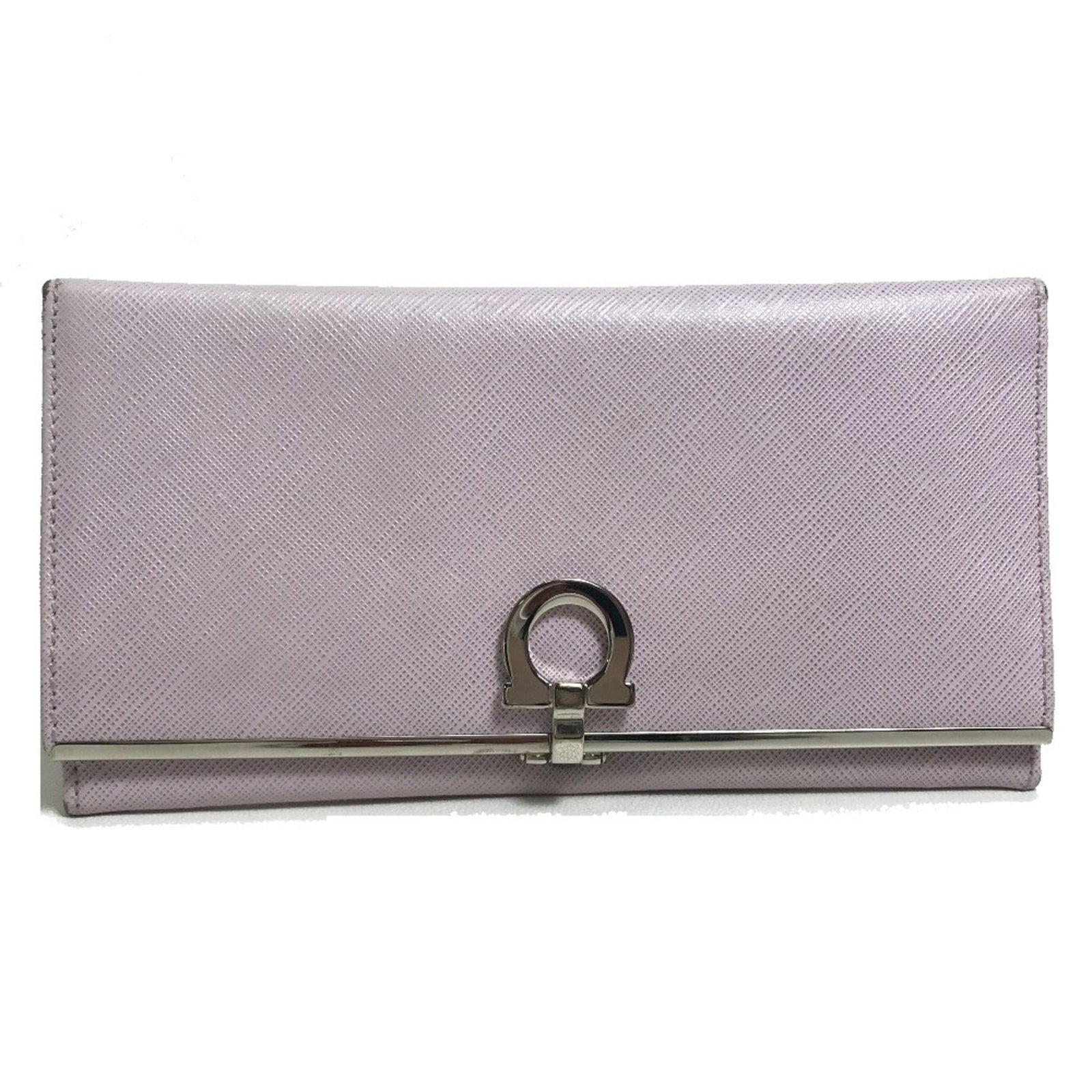 Long Wallet Ferragamo Salvatore Bi Fold Leather: Long Wallet Ferragamo Salvatore Bi Fold Leather Purple leather bi-fold wallet from Salvatore Ferragamo, measuring 19cm x 10cm and 7.5cm x 3.9inch in width and height respectively. This long wallet