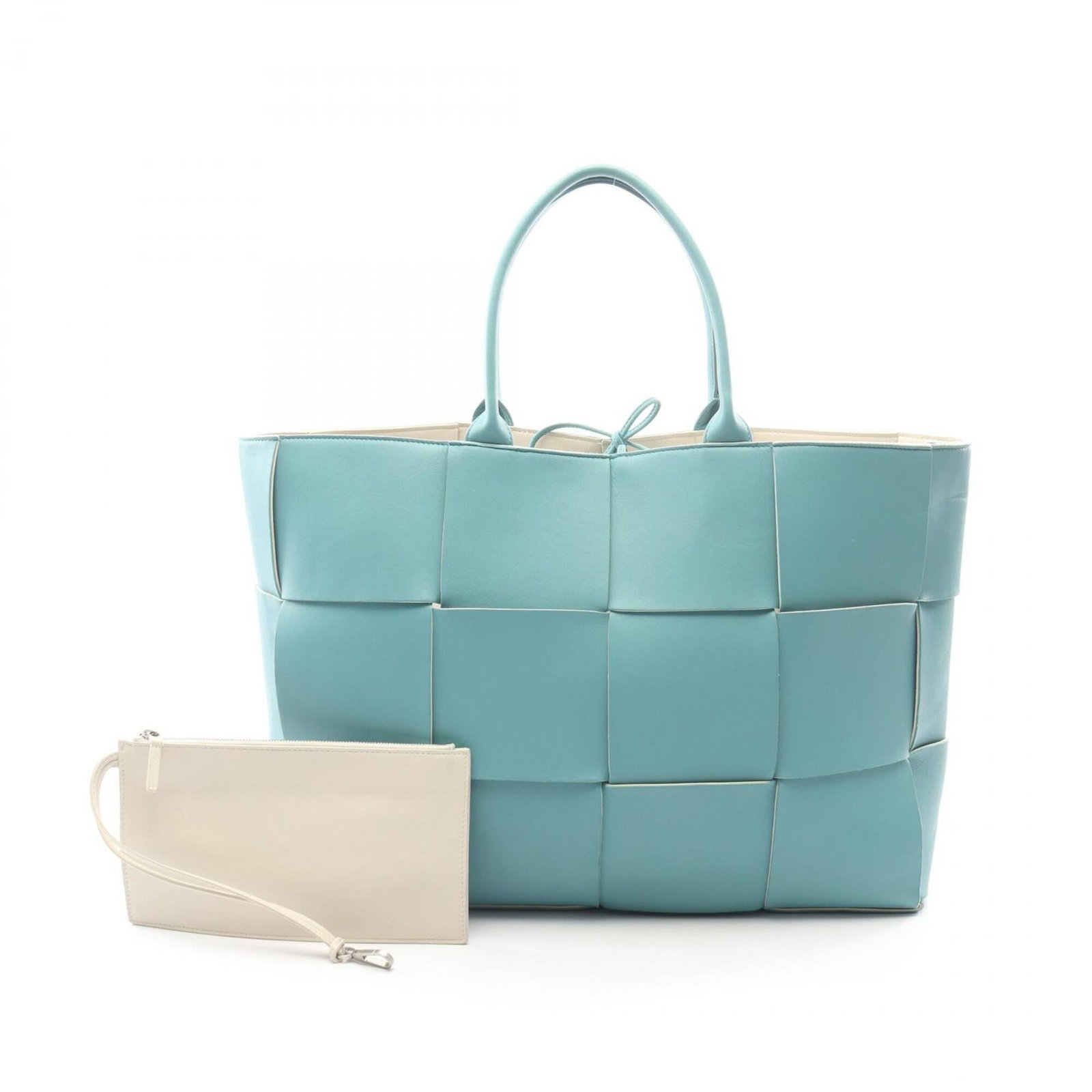 Veneta Intrecciato Bottega Handbag Tote: Veneta Intrecciato Bottega Handbag Tote Intrecciato woven in blue, the Veneta Tote boasts a timeless design. Measuring 32cm x 44cm x 11cm, this Bottega Veneta MPN 736182 tote is crafted from