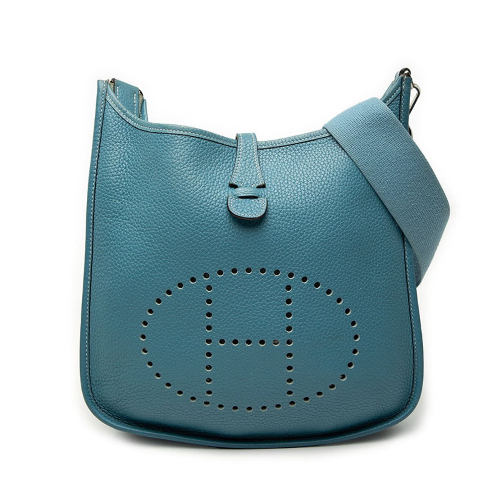 Clemence Taurillon Leather Shoulder Bag Hermes: Clemence Taurillon Leather Shoulder Bag Hermes Taurillon clemence leather shoulder bag from Hermes, featuring a unique and luxurious material. Measuring 30cm x 28cm x 7cm, it offers a stylish and comp