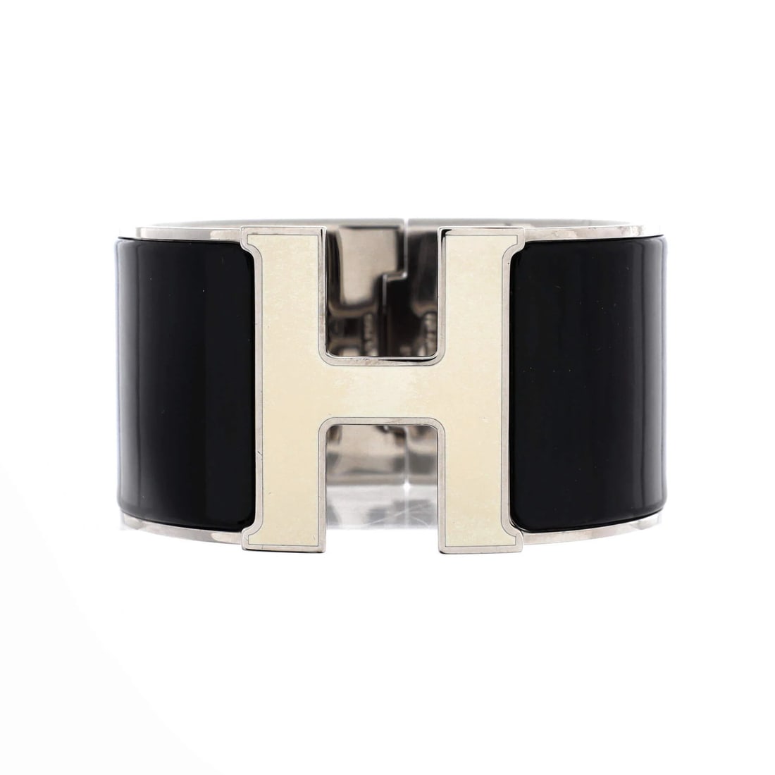 Hermes Extra Wide Clic H Clic H Bracelet Enamel: Hermes Extra Wide Clic H Clic H Bracelet Enamel The Hermes Extra Wide Clic H Clic H Bracelet Enamel boasts a sleek black exterior with subtle silver accents, featuring an enamel finish that adds