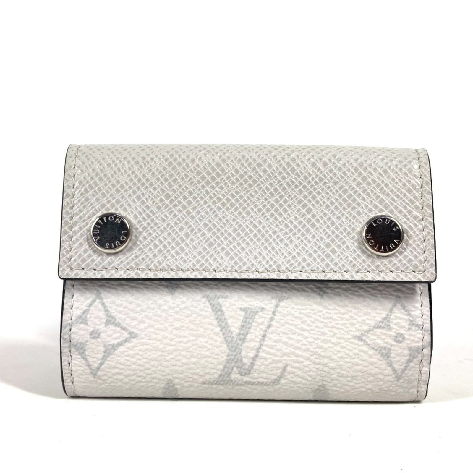 Louis Vuitton Wallet (Tri-Fold) Taiga Leather Monogram: Louis Vuitton Wallet (Tri-Fold) Taiga Leather Monogram Taiga leather and iconic Monogram pattern make this Louis Vuitton wallet a stylish accessory. The tri-fold design provides ample space for organi