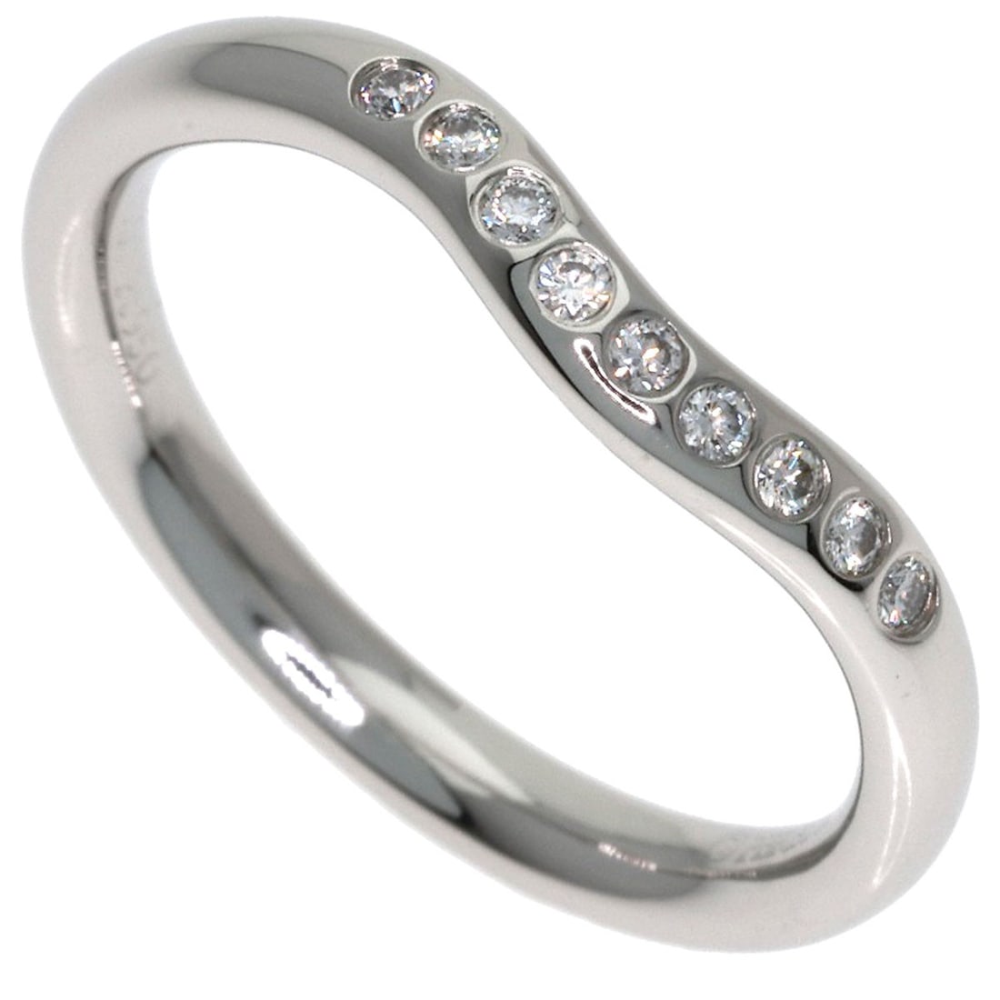 Tiffany&Co. Curved Band Diamond Ring Platinum Pt950: Tiffany&Co. Curved Band Diamond Ring Platinum Pt950 Tiffany&Co.'s Curved Band Diamond Ring is set in platinum, featuring a silver diamond and a sleek PT950 design. This stylish ring boasts a curved