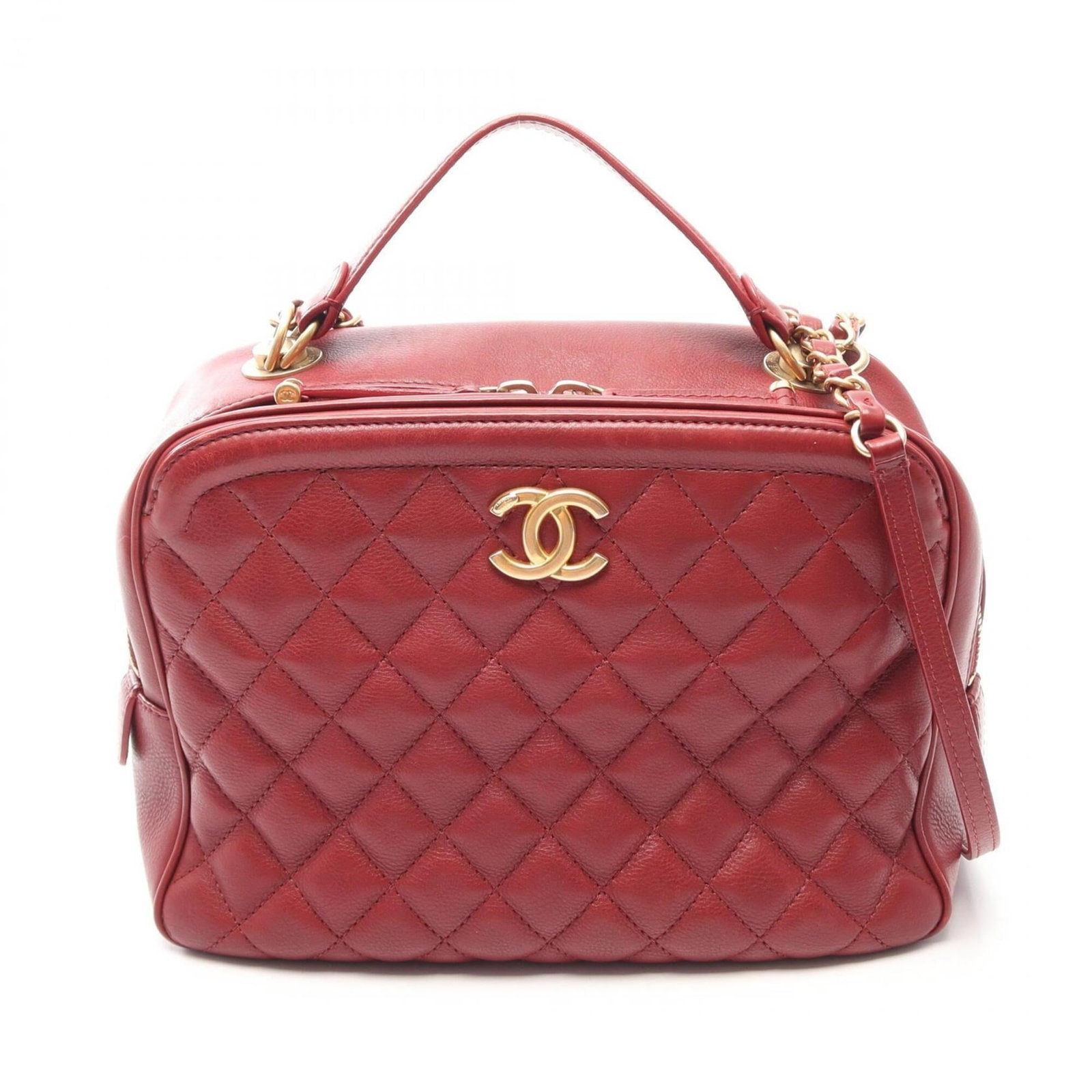 Chanel Handbag Shoulder Bag Leather: Chanel Handbag Shoulder Bag Leather Red leather Chanel shoulder bag with gold hardware, measuring 18cm x 25cm x 10cm. This classic design features timeless elegance and sophistication, making it a sty